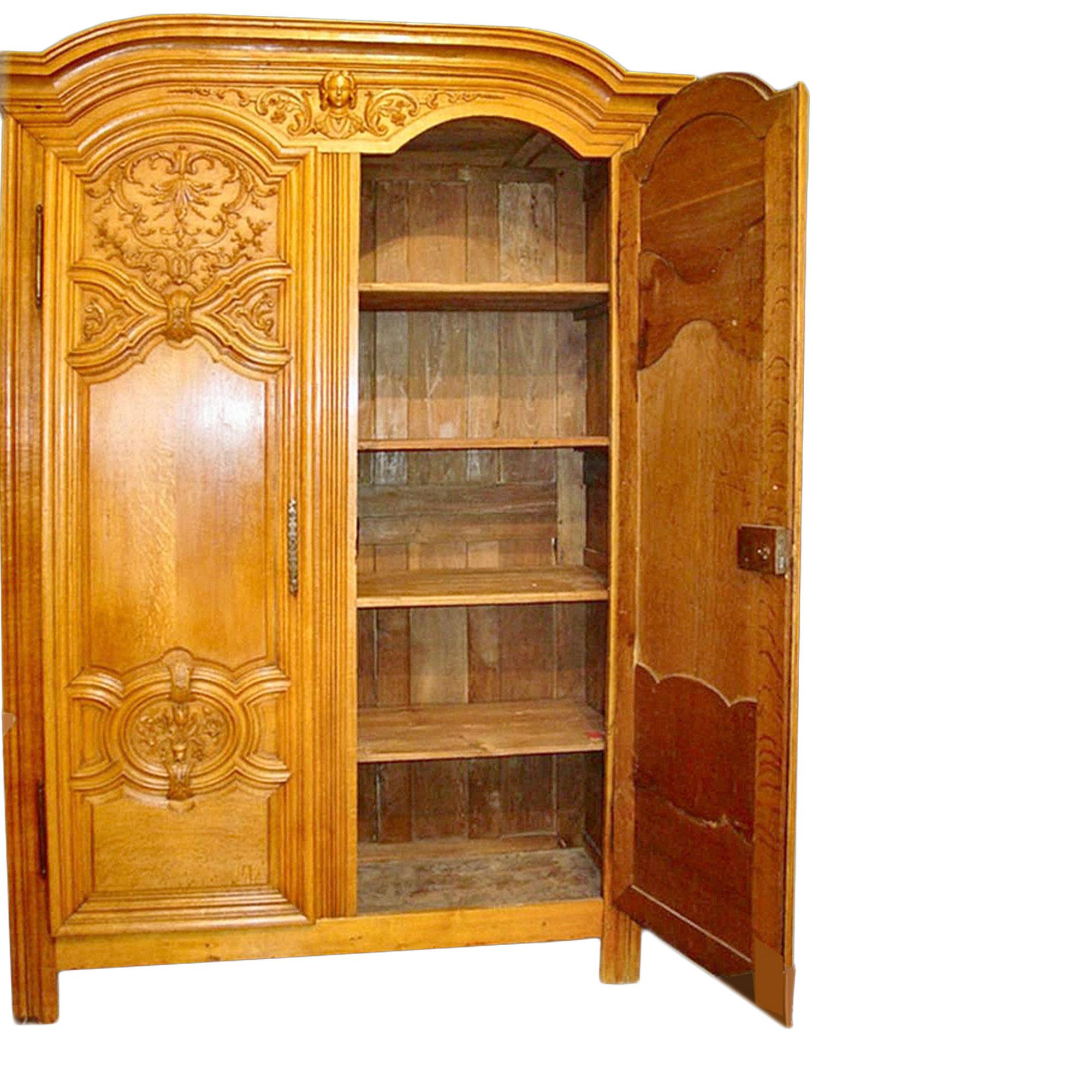 French 18th Century Louis XIV Period Two Door Oak Armoire In Good Condition For Sale In West Palm Beach, FL