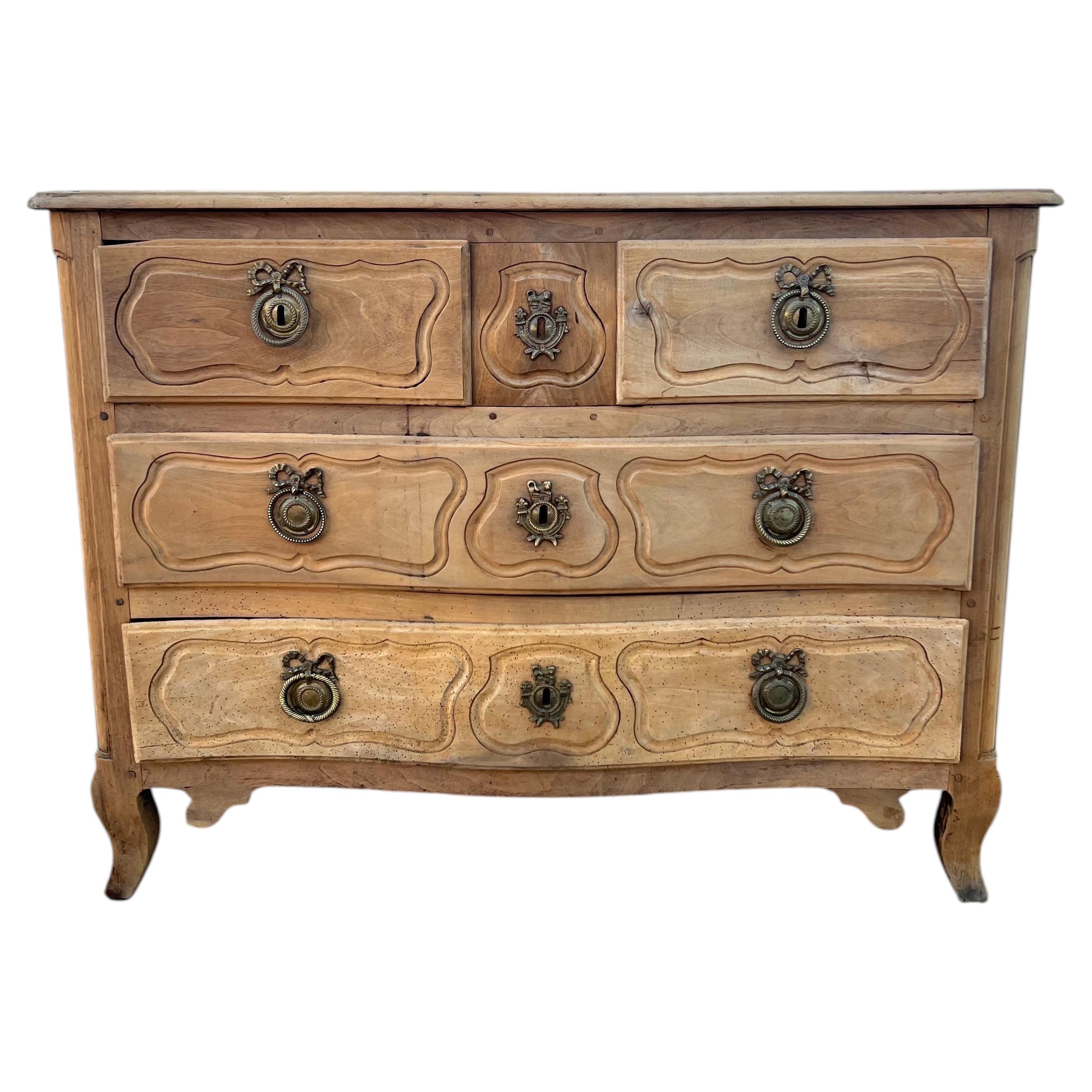 Commode française du XVIIIe siècle, style Louis XV, en noyer blanchi