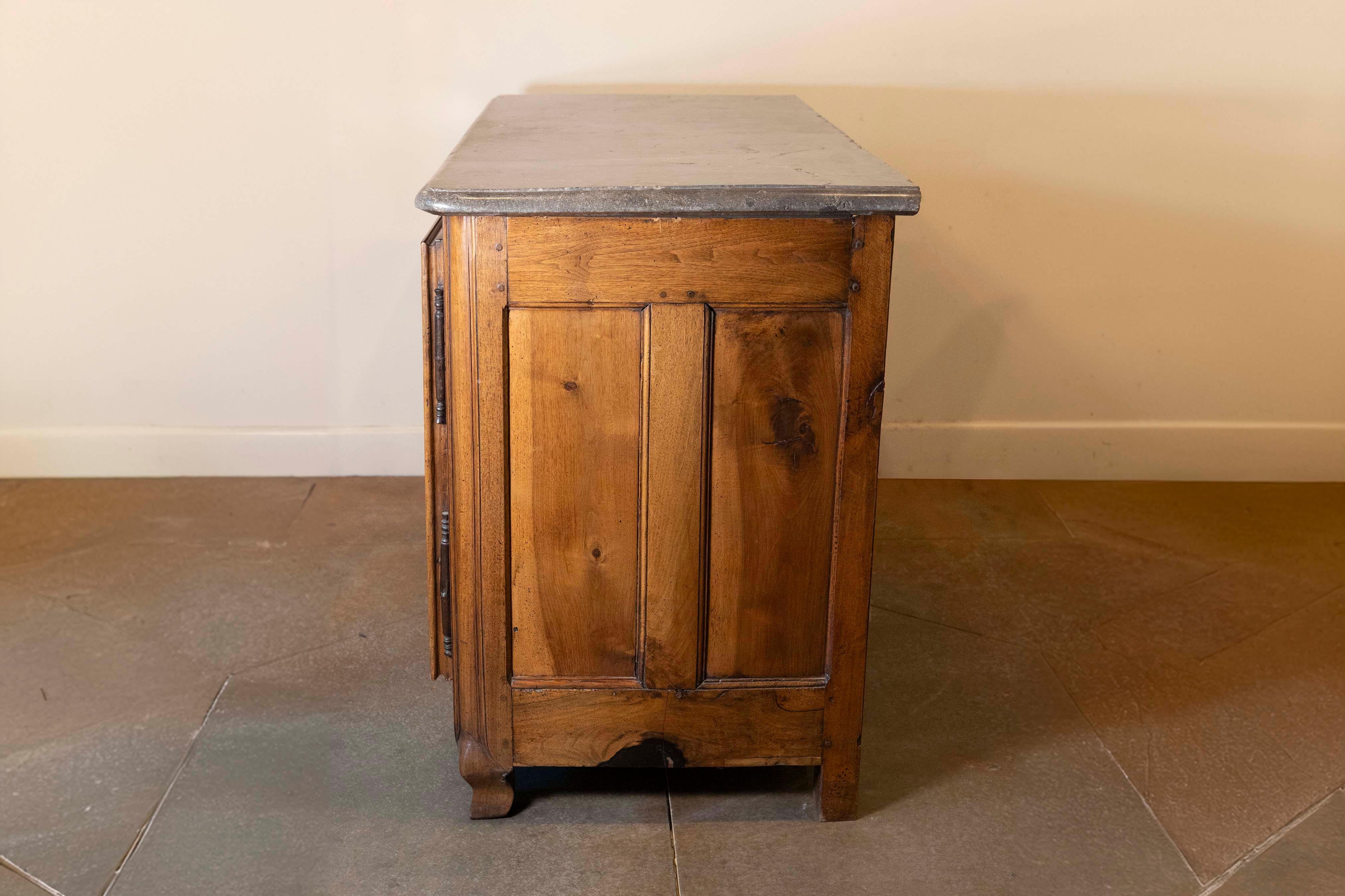 Buffet de Chasse francese del XVIII secolo Luigi XV proveniente dal Castello di Rosière in vendita 4