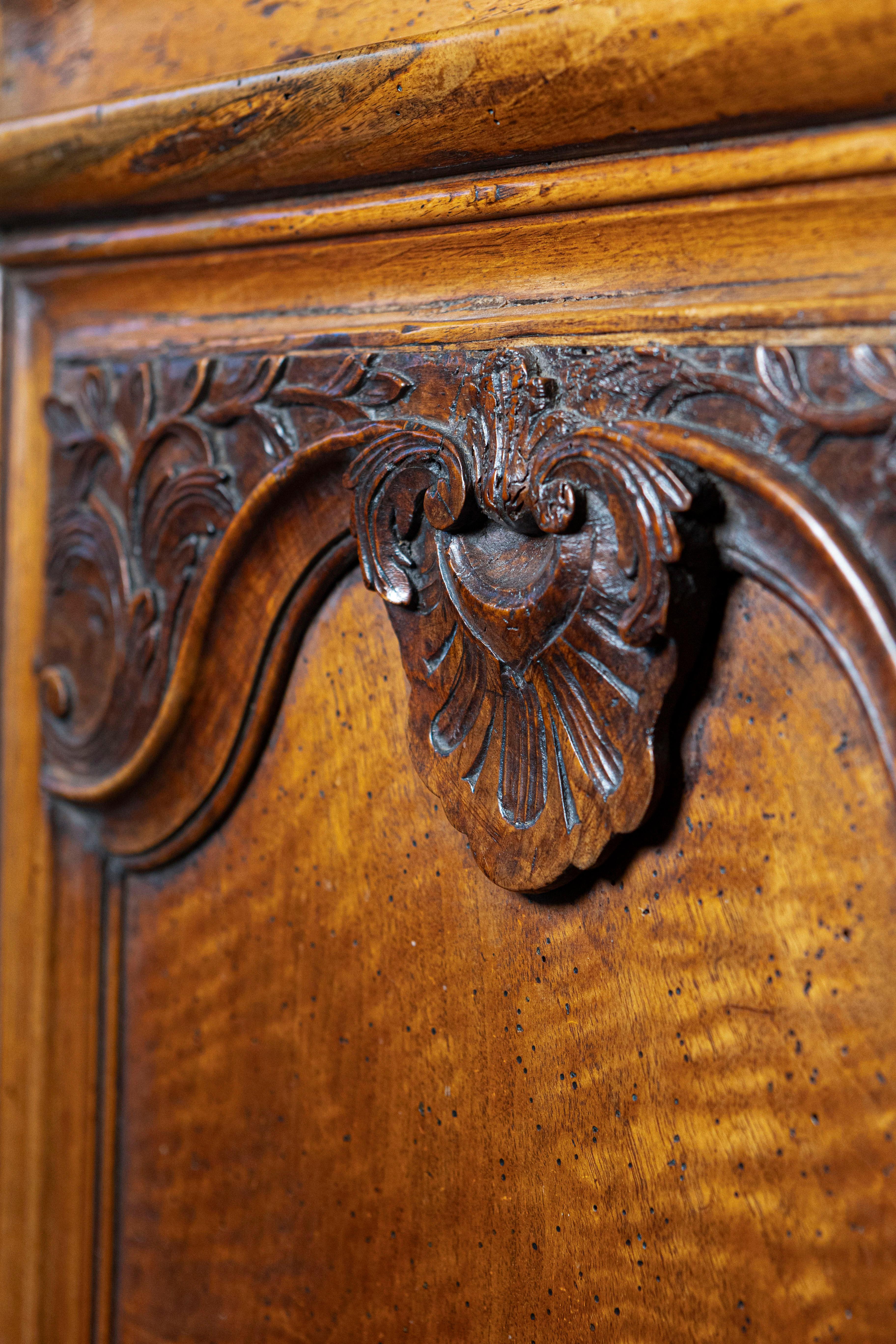 Francese Buffet de Chasse francese del XVIII secolo Luigi XV proveniente dal Castello di Rosière in vendita