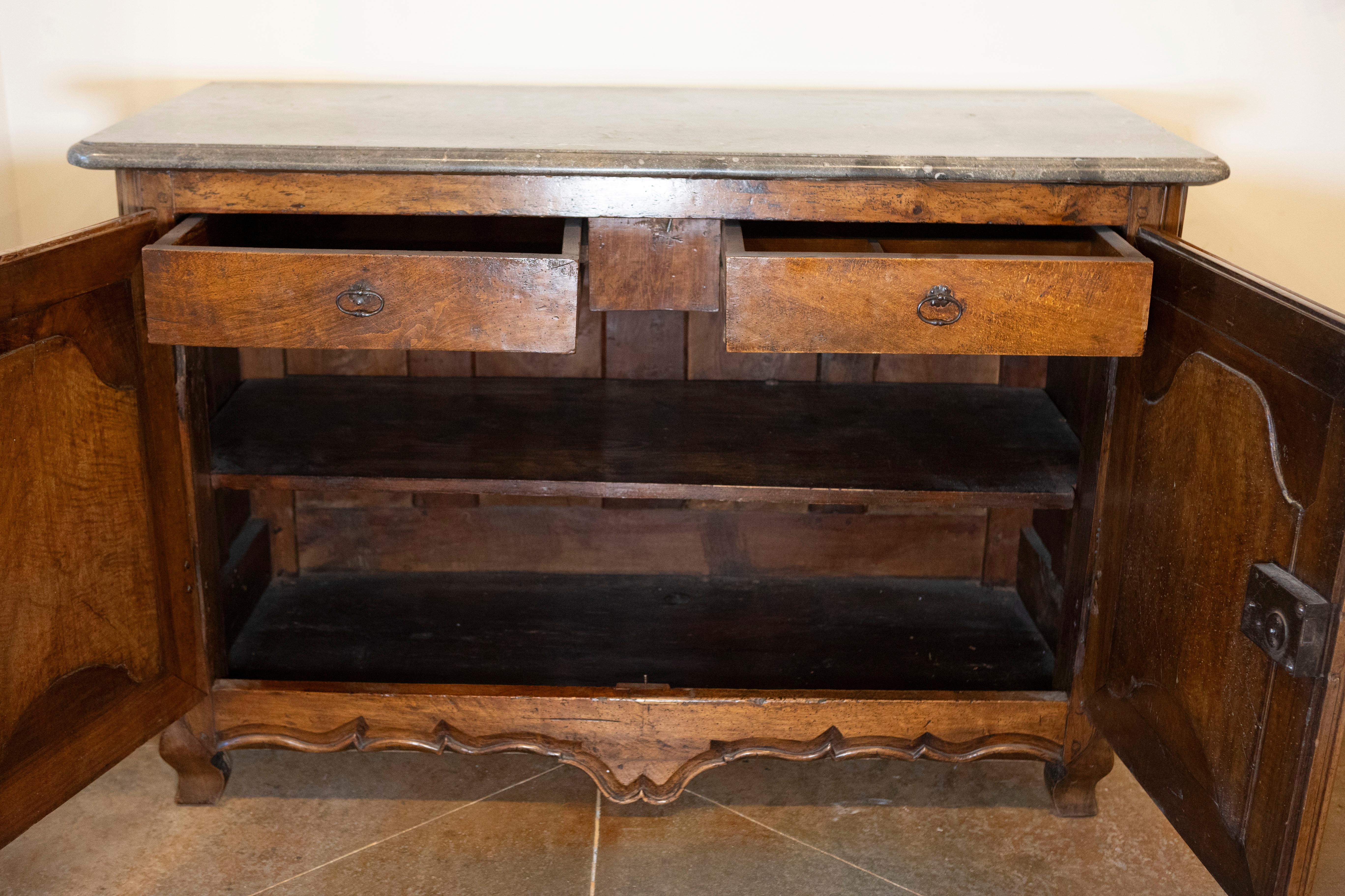 Buffet de Chasse francese del XVIII secolo Luigi XV proveniente dal Castello di Rosière in vendita 2
