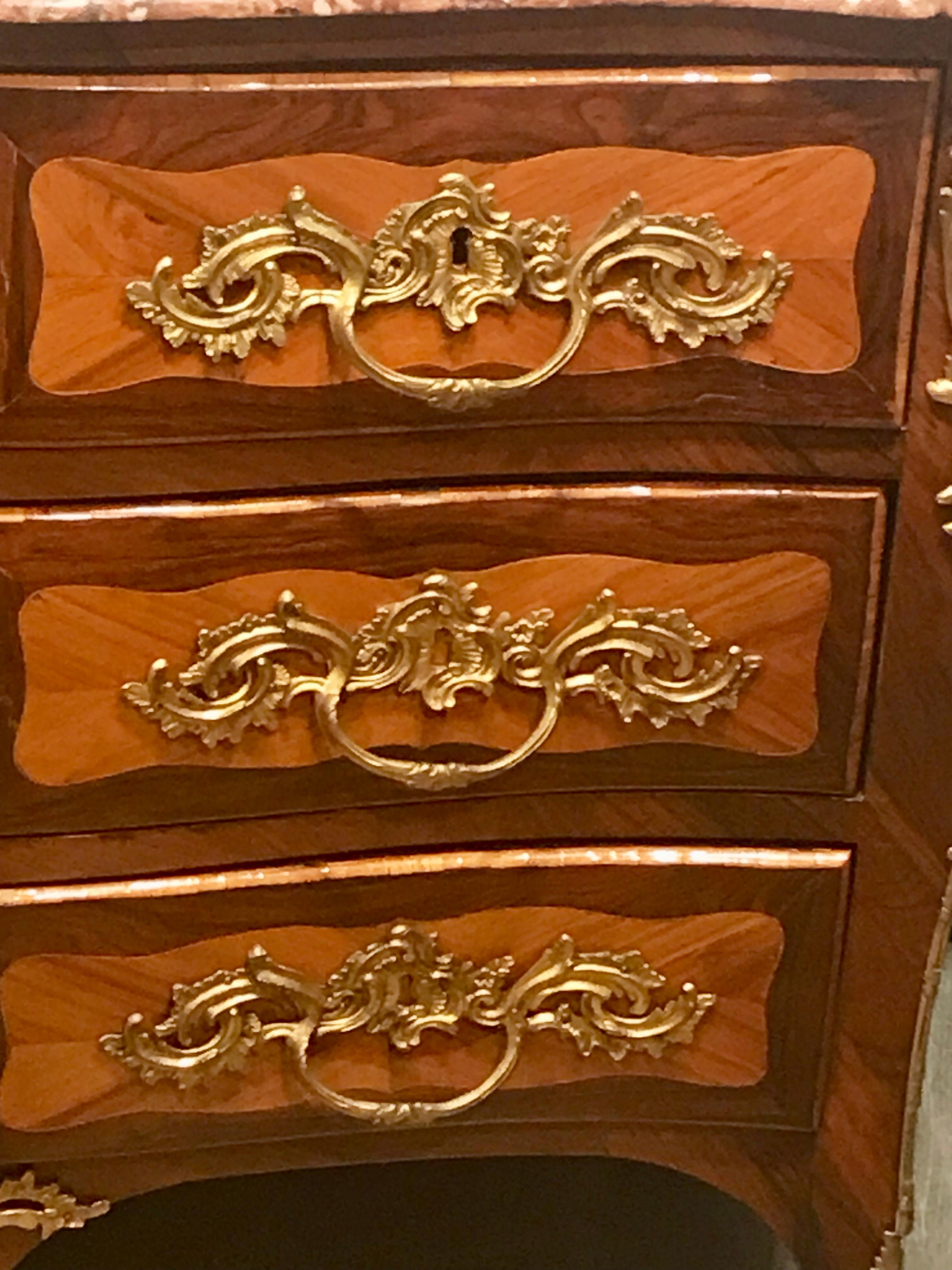 Late 18th Century French 18th century Louis XV Chest of Drawers For Sale