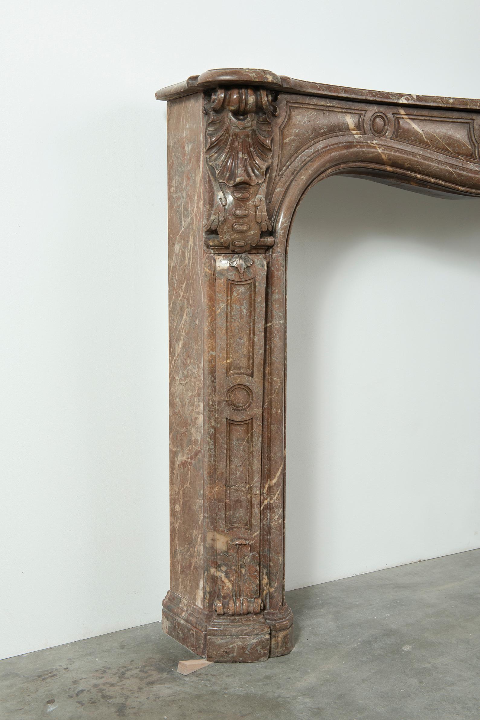 French 18th Century Louis XV Fireplace Mantel In Good Condition For Sale In Haarlem, Noord-Holland