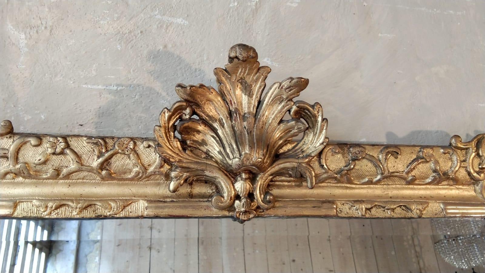 French 18th Century Louis XV Giltwood Mirror In Good Condition For Sale In Lectoure, Occitanie