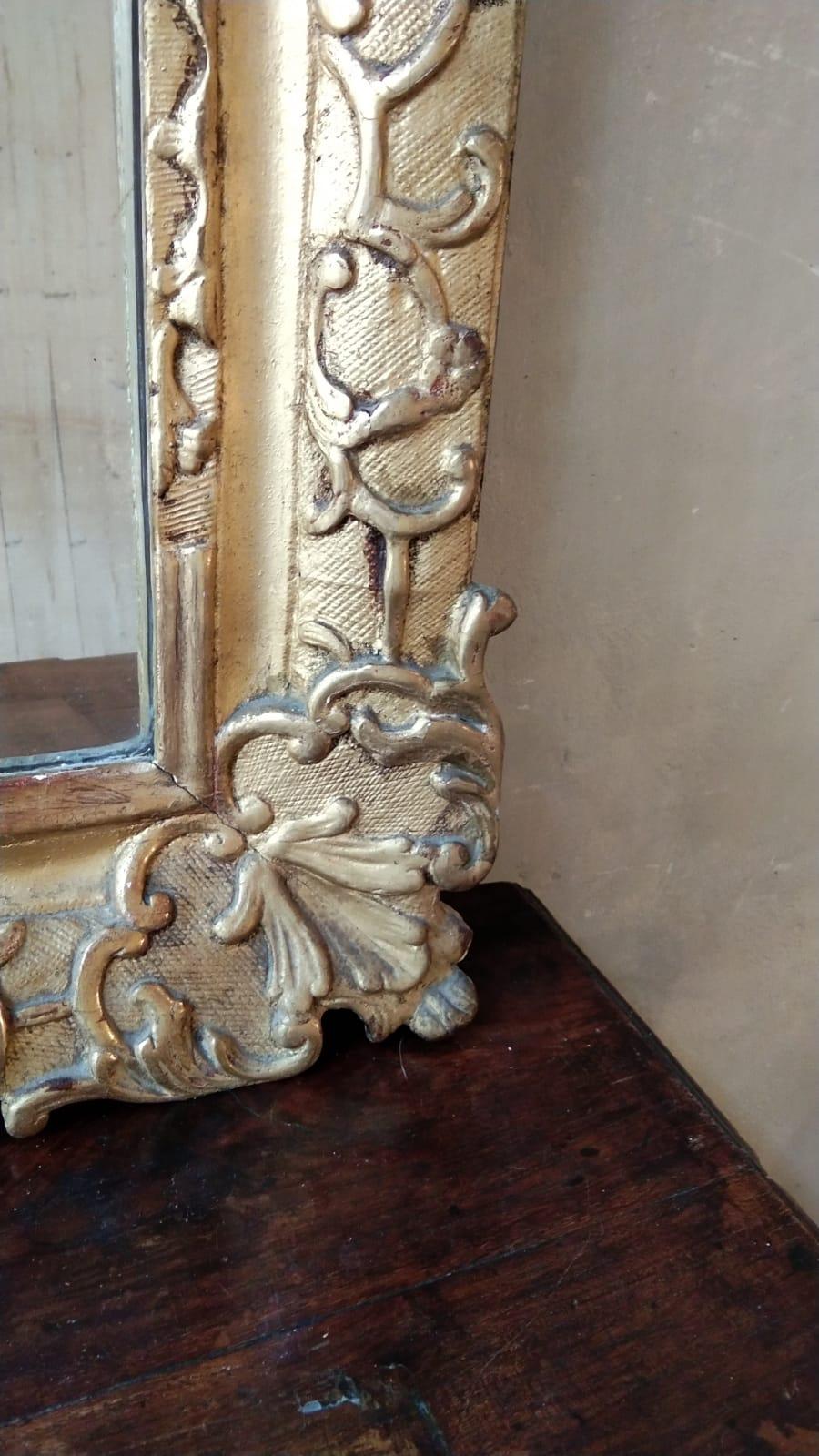 French 18th Century Louis XV Giltwood Mirror For Sale 1