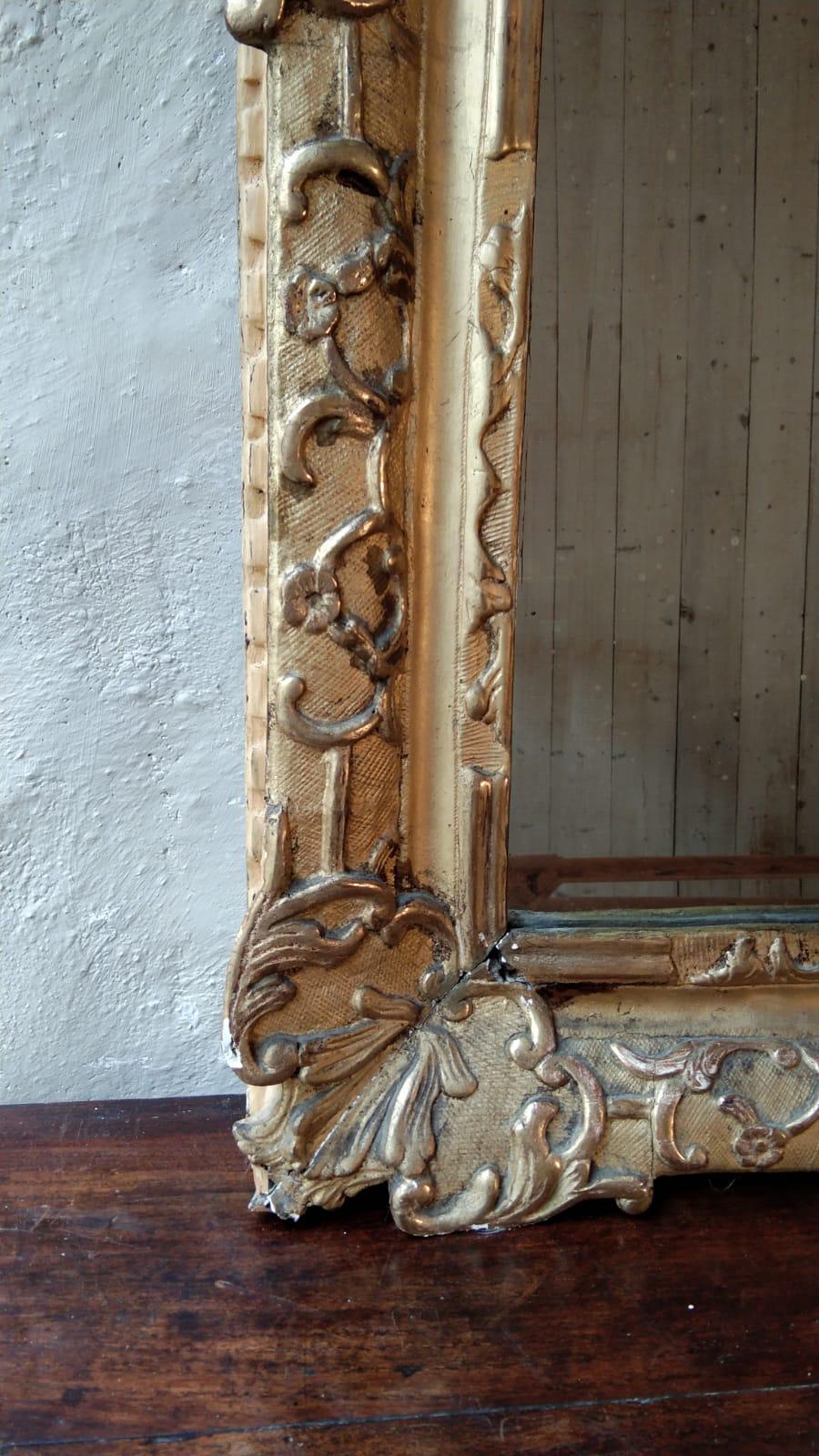 French 18th Century Louis XV Giltwood Mirror For Sale 2