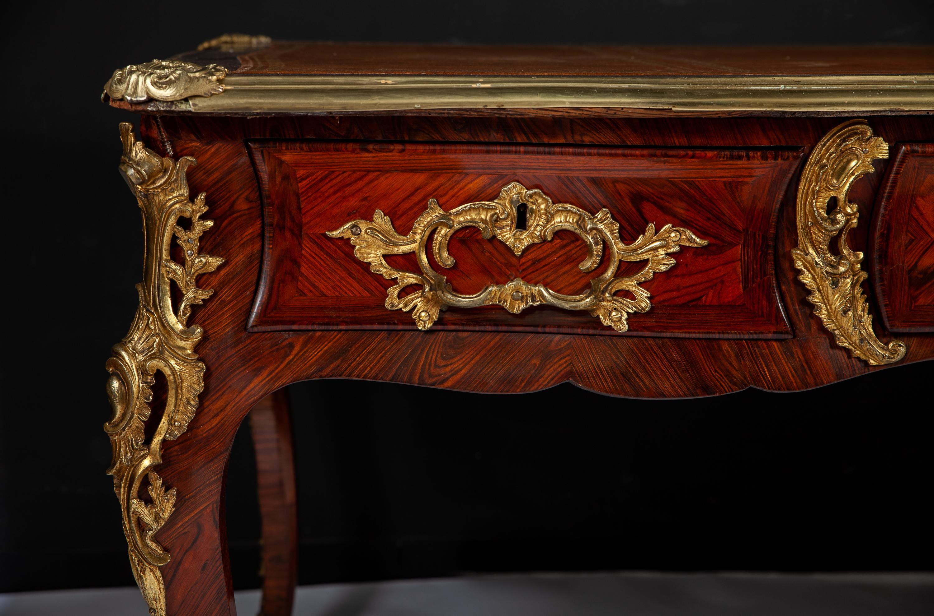 French 18th Century Louis XV Kingwood Gilt-Bronze Mounted  Bureau Plat Desk 1750 In Good Condition In Rome, IT