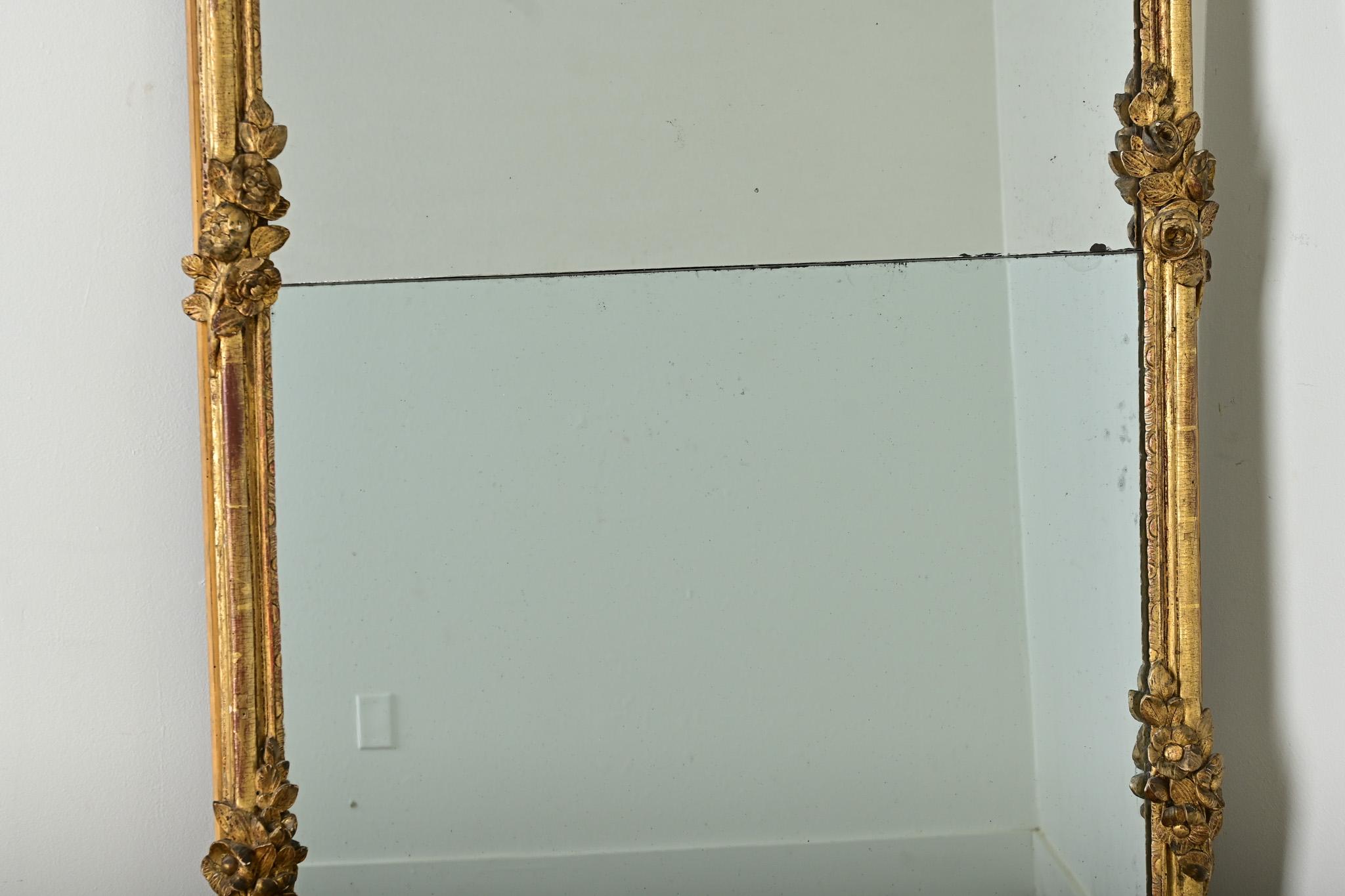 Miroir Louis XV français du 18ème siècle Bon état - En vente à Baton Rouge, LA