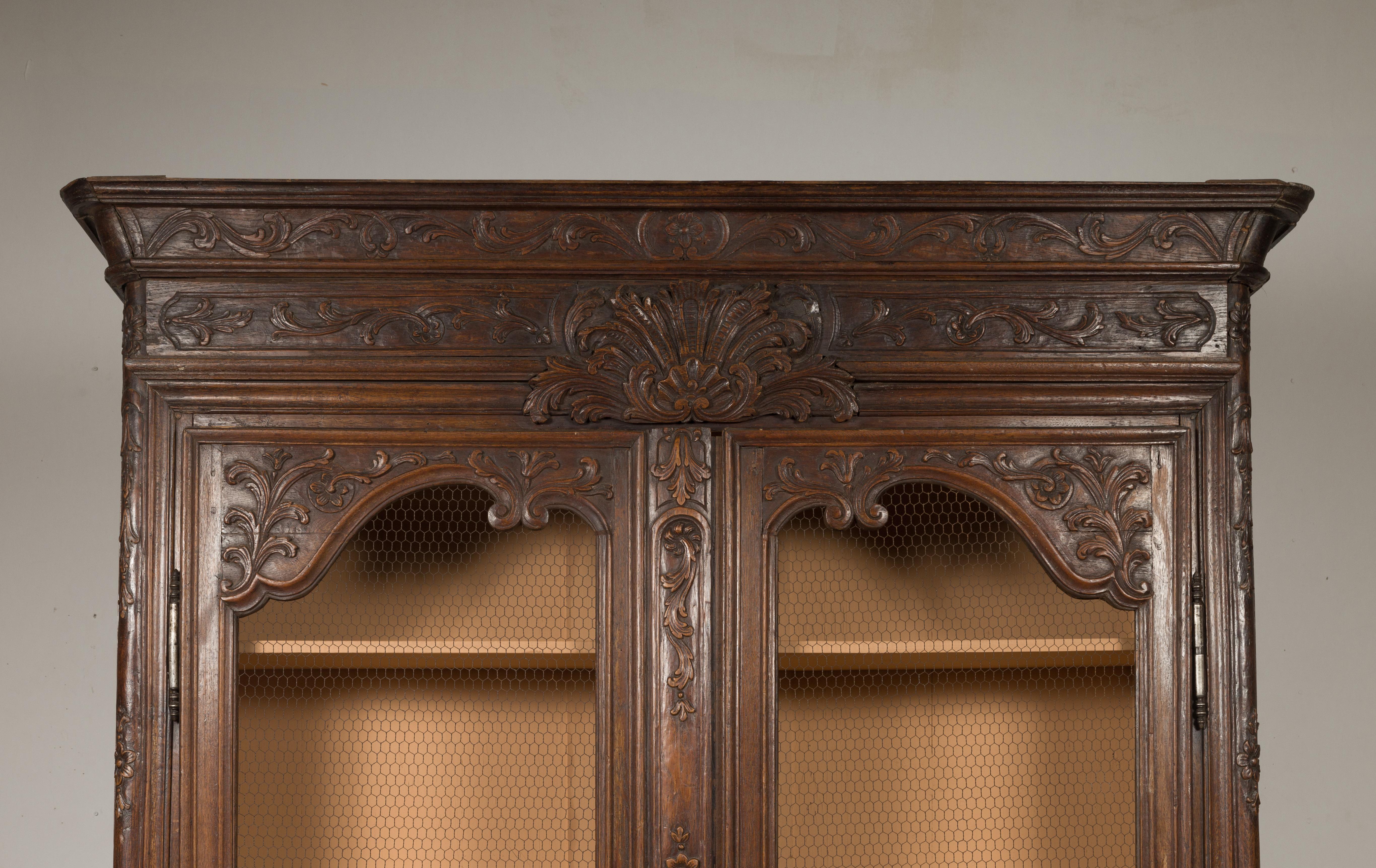 French 18th Century Louis XV Period Carved Bookcase with Chicken Wire Doors In Good Condition In Atlanta, GA