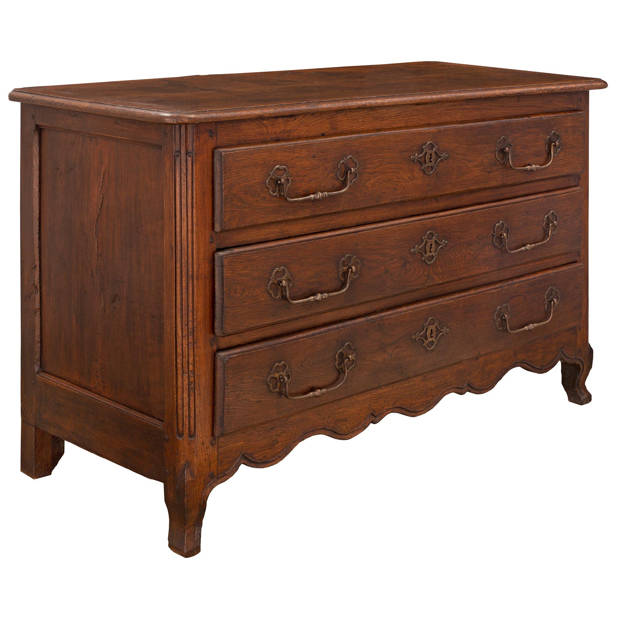 Francese Commode de Chateau francese del XVIII secolo, periodo Luigi XV in vendita