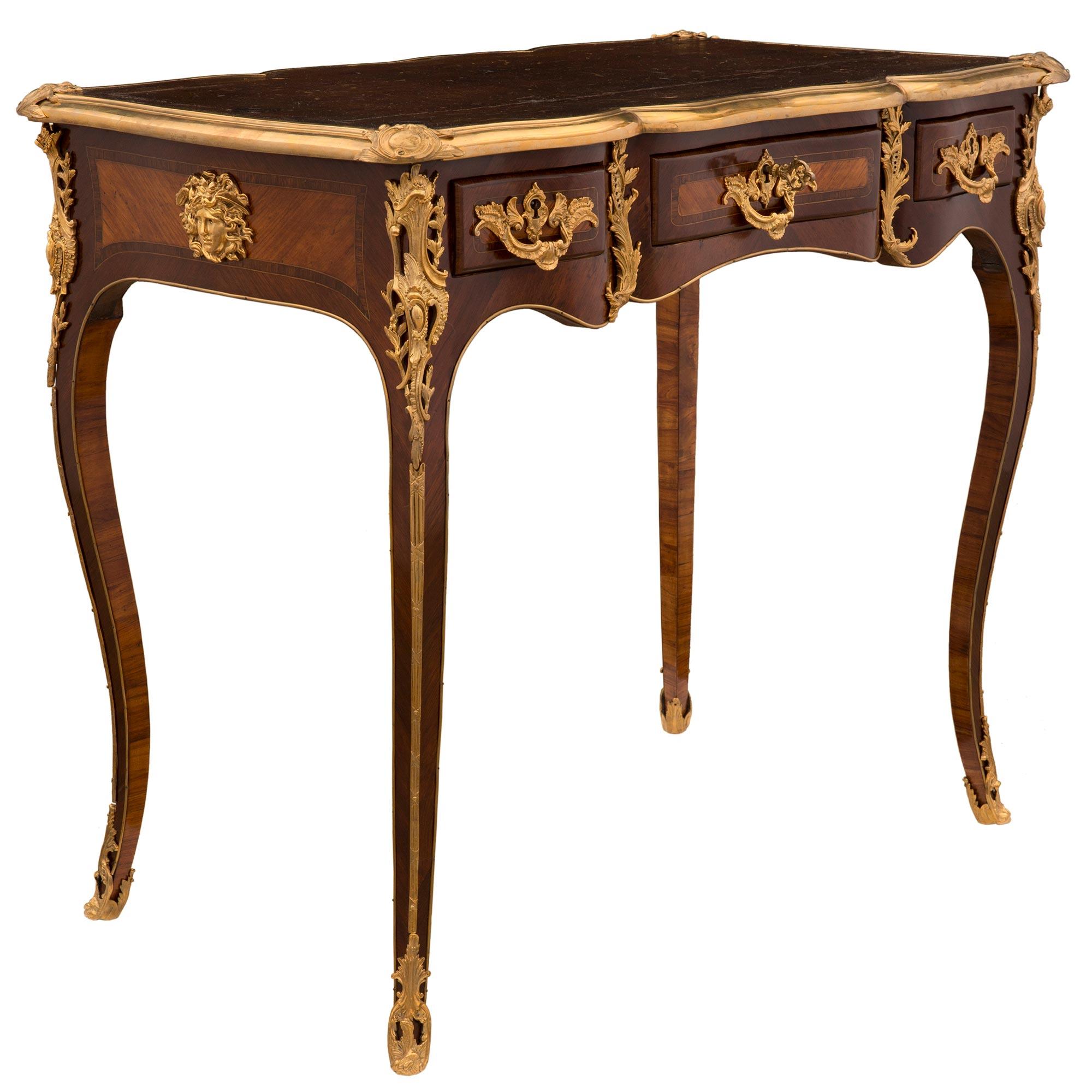 French 18th Century Louis XV Period French Desk in Kingwood and Tulipwood In Good Condition For Sale In West Palm Beach, FL