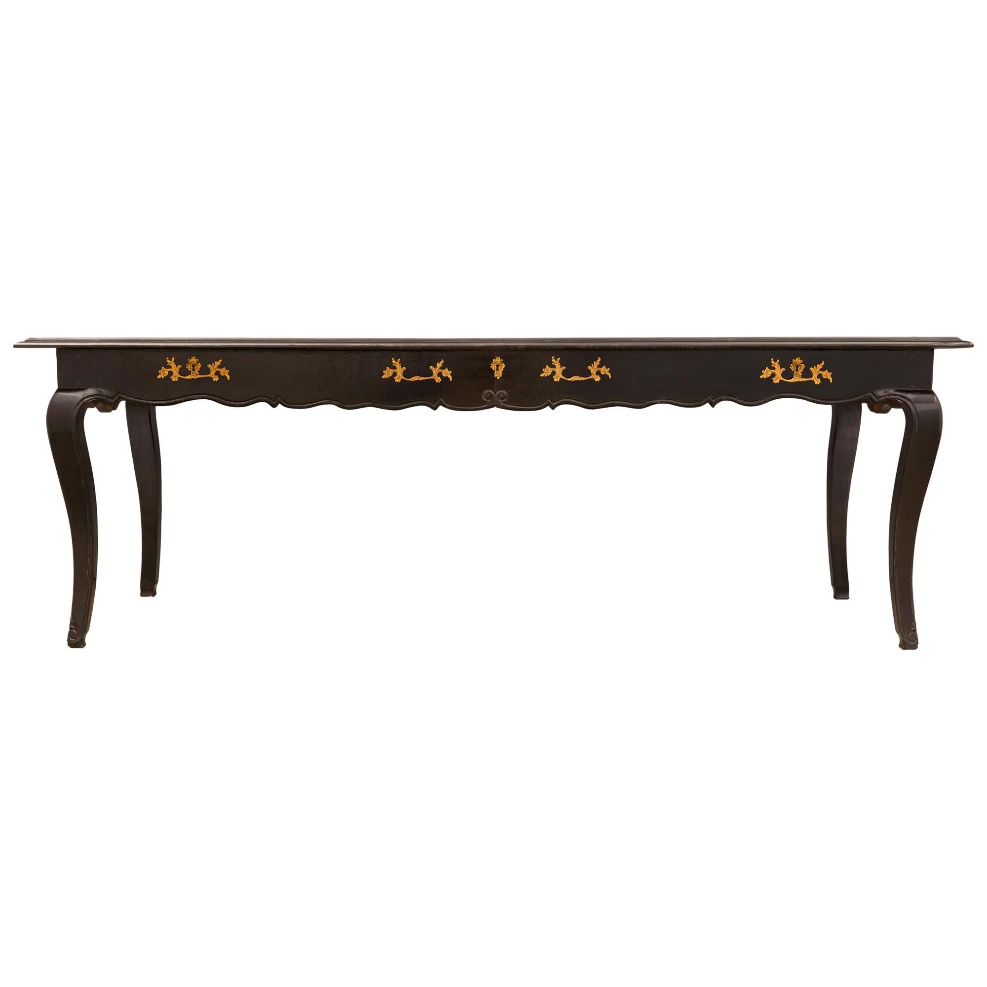 Table de bibliothèque/bureau français d'époque Louis XV du 18ème siècle en bois fruitier et bronze doré en vente