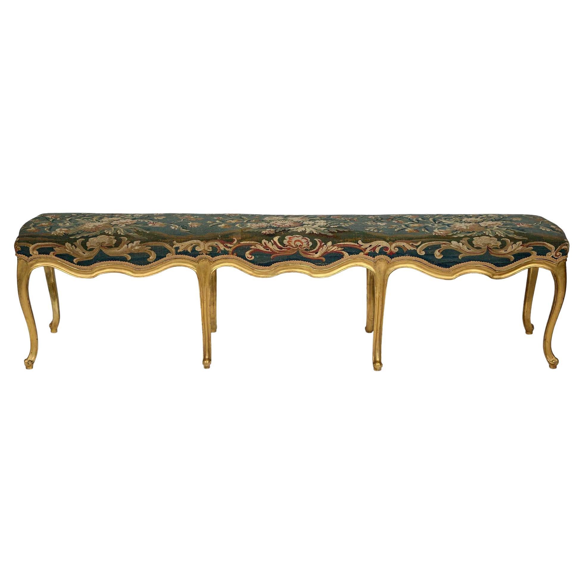 Banc en bois doré et tapisserie d'Aubusson d'époque Louis XV du 18ème siècle français en vente