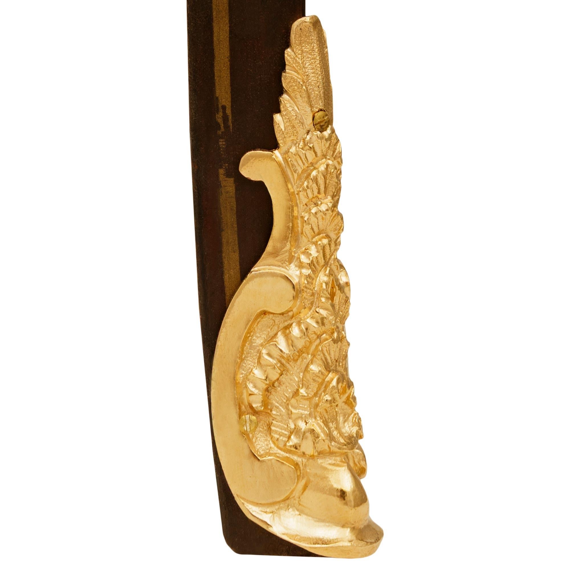 French 18th century Louis XV Period Lacquer and Ormolu side table, circa 1750 in vendita 2