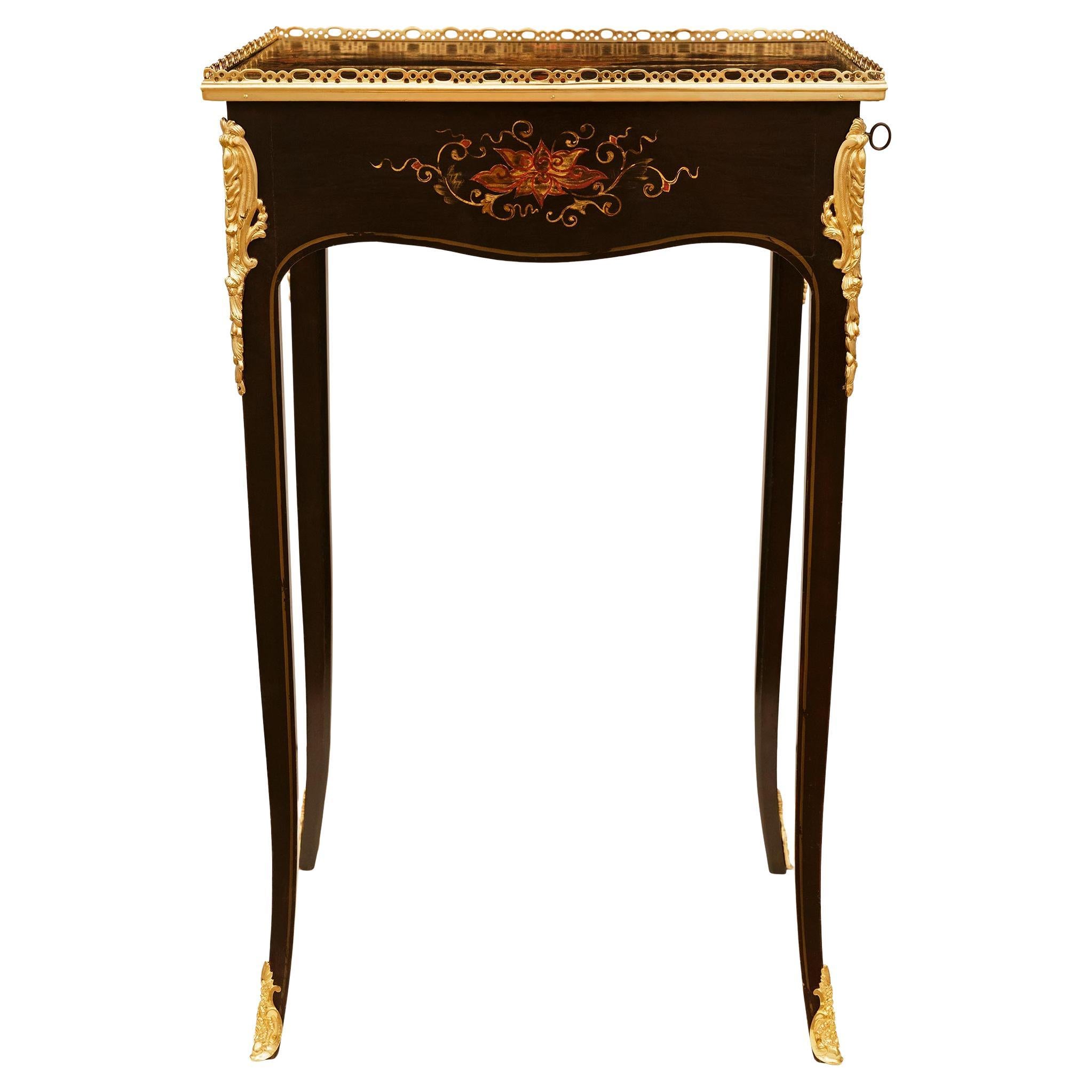 French 18th century Louis XV Period Lacquer and Ormolu side table, circa 1750 in vendita