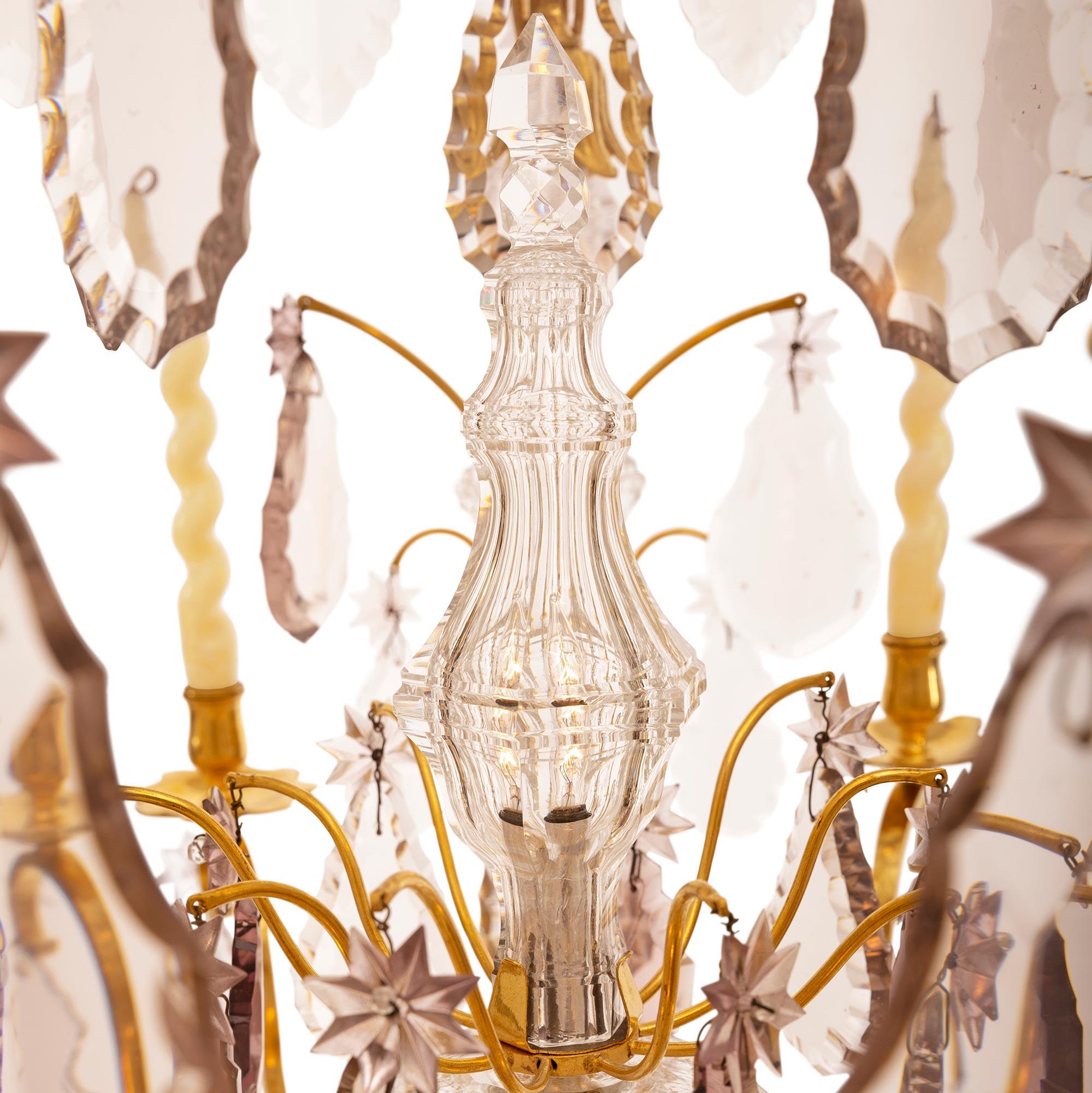 XVIIIe siècle et antérieur Lustre français d'époque Louis XV du 18ème siècle en bronze doré et cristal en vente