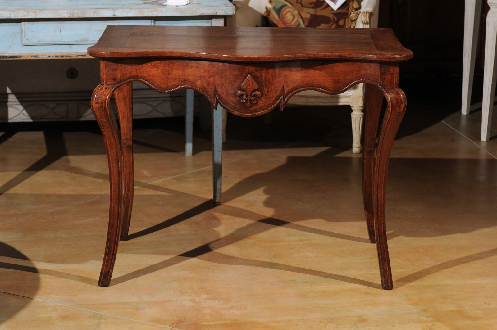 French 18th Century Louis XV Period Provençale Console Table with Fleur-de-Lys For Sale 5
