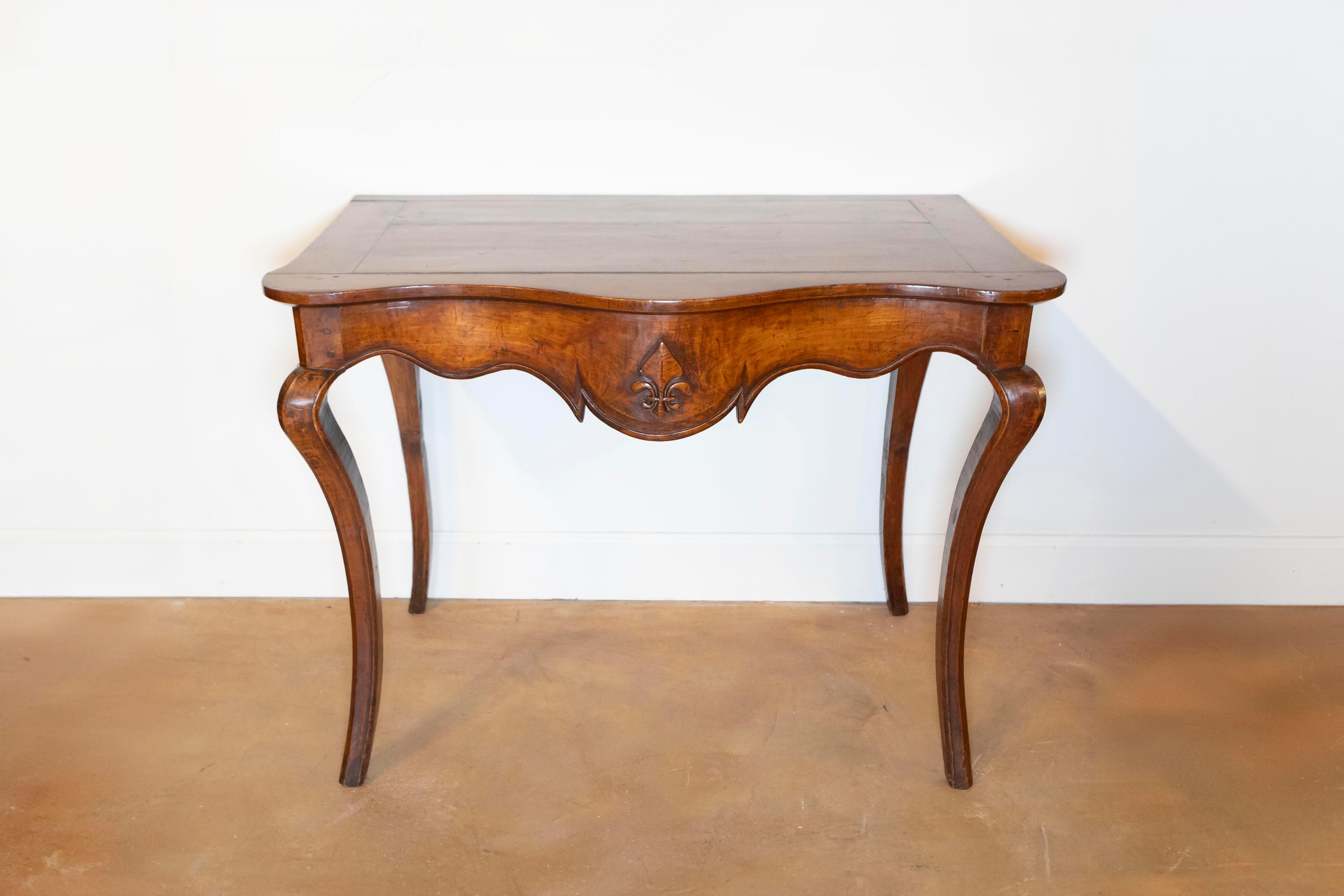 French 18th Century Louis XV Period Provençale Console Table with Fleur-de-Lys In Good Condition For Sale In Atlanta, GA