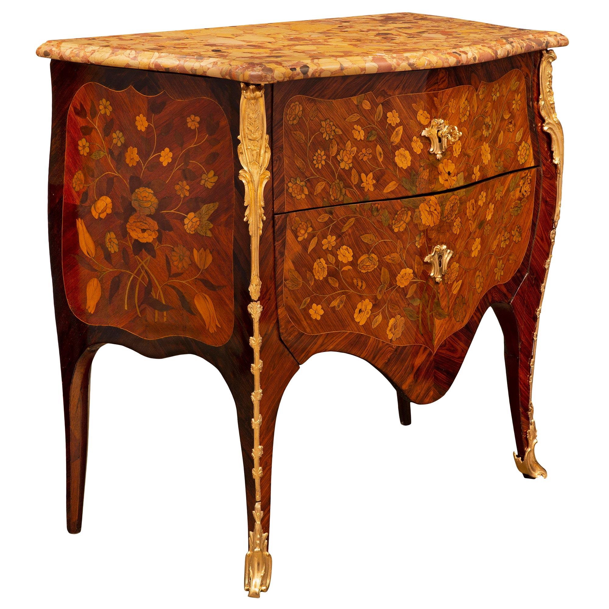 French 18th Century Louis XV Period Rosewood And Brèche D’Alep Marble Commode In Good Condition For Sale In West Palm Beach, FL