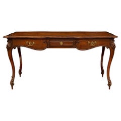 Bureau français d'époque Louis XV du 18ème siècle en bois de rose et bronze