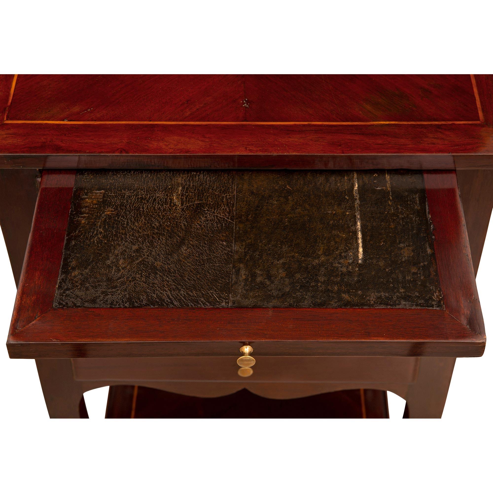 Table d'appoint française d'époque Louis XV du 18ème siècle en bois de rose et bronze doré, vers 1750 en vente 2