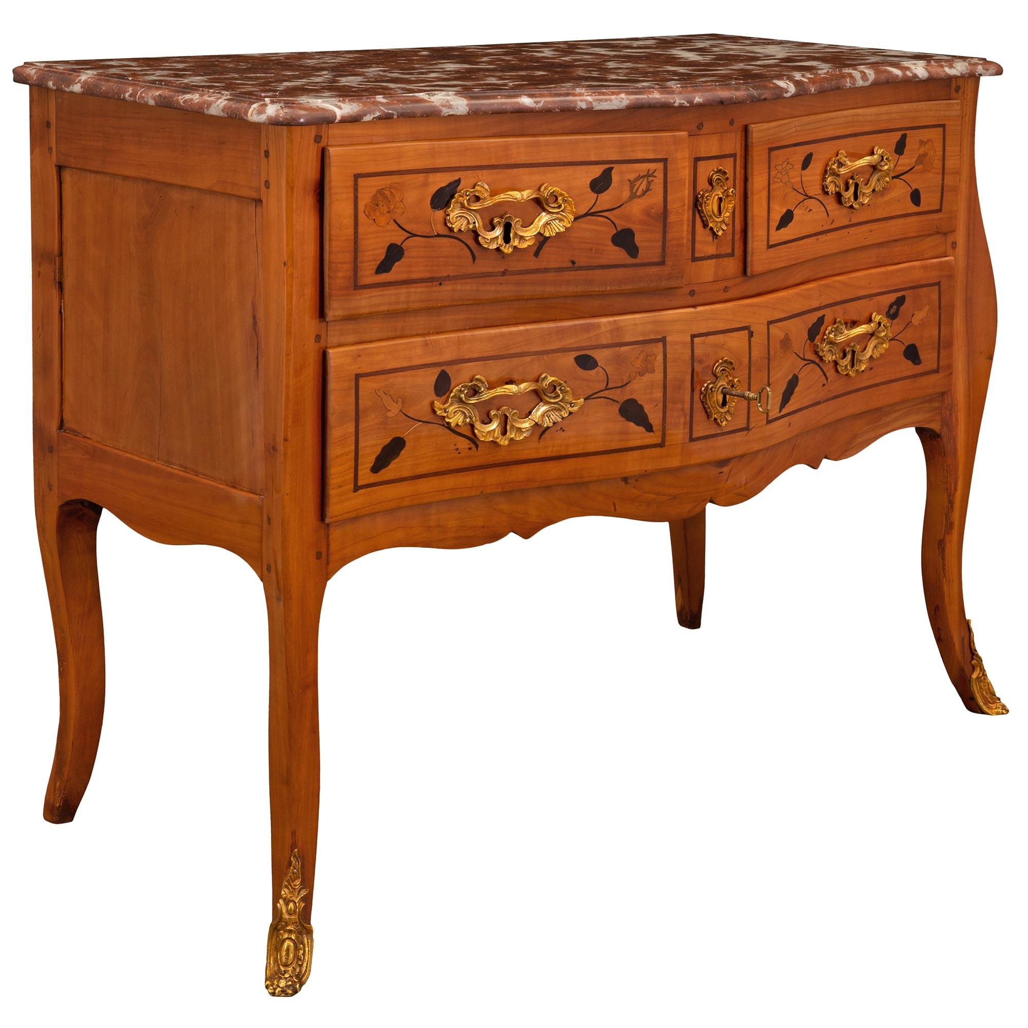 French 18th Century Louis XV Period Three-Drawer Bombee Shaped Commode In Good Condition For Sale In West Palm Beach, FL