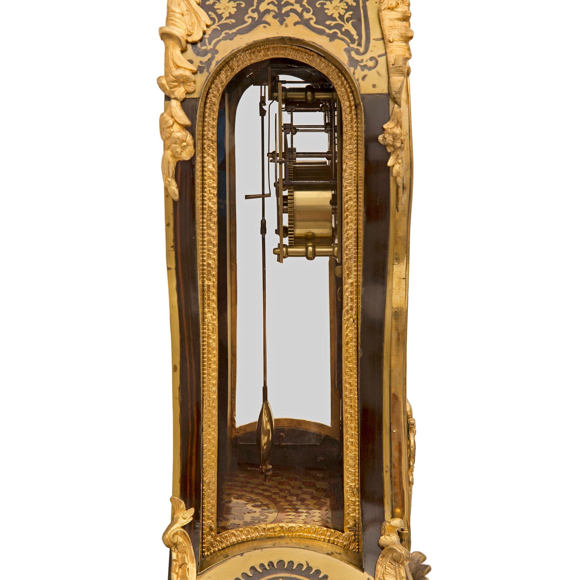 XVIIIe siècle et antérieur Pendule de cheminée française d'époque Louis XV du 18ème siècle en écaille de tortue et bronze doré Boulle en vente