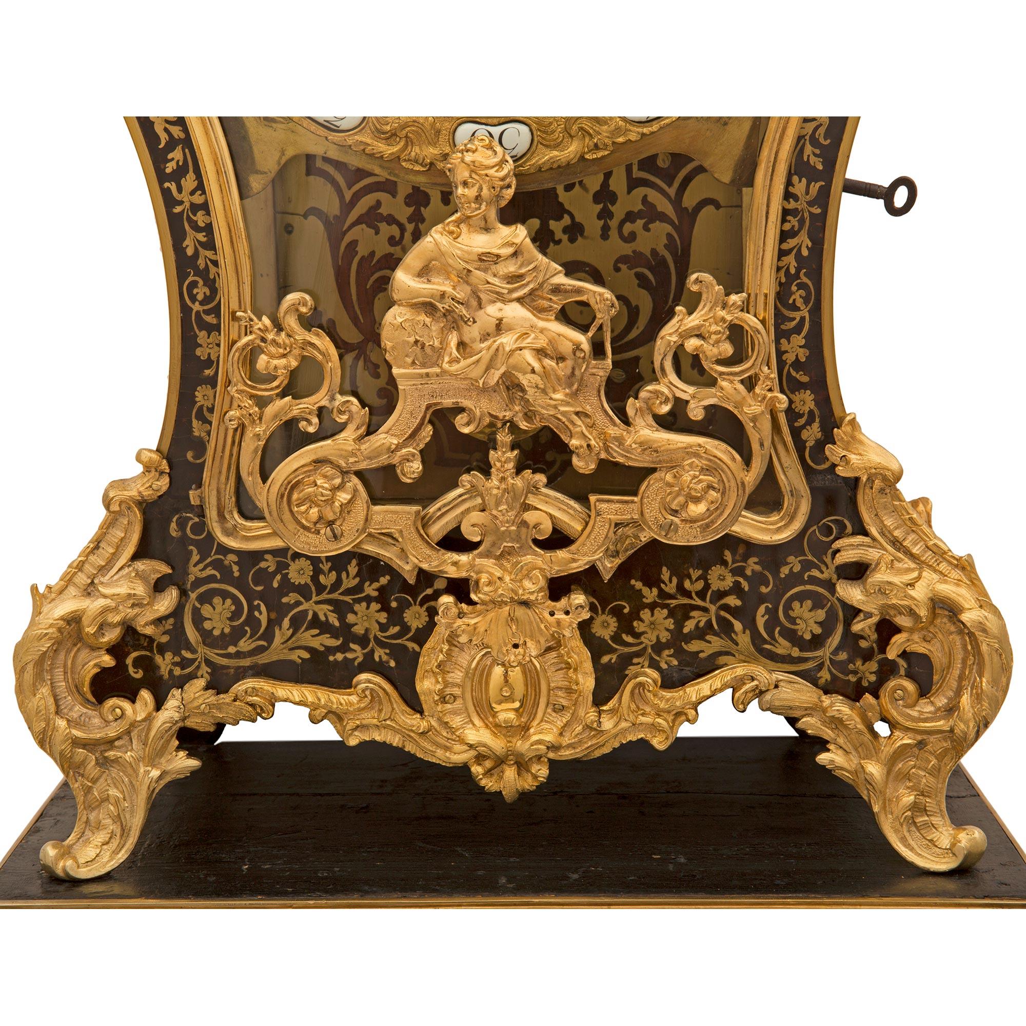 Écaille Pendule de cheminée française d'époque Louis XV du 18ème siècle en écaille de tortue et bronze doré Boulle en vente