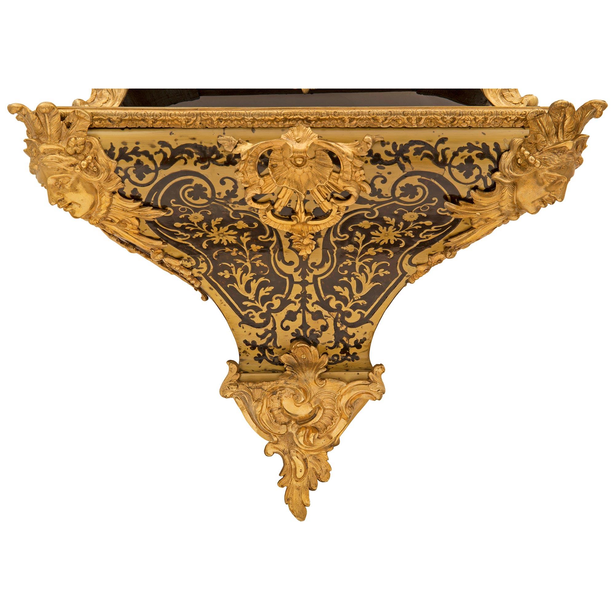 Pendule de cheminée française d'époque Louis XV du 18ème siècle en écaille de tortue et bronze doré Boulle en vente 1