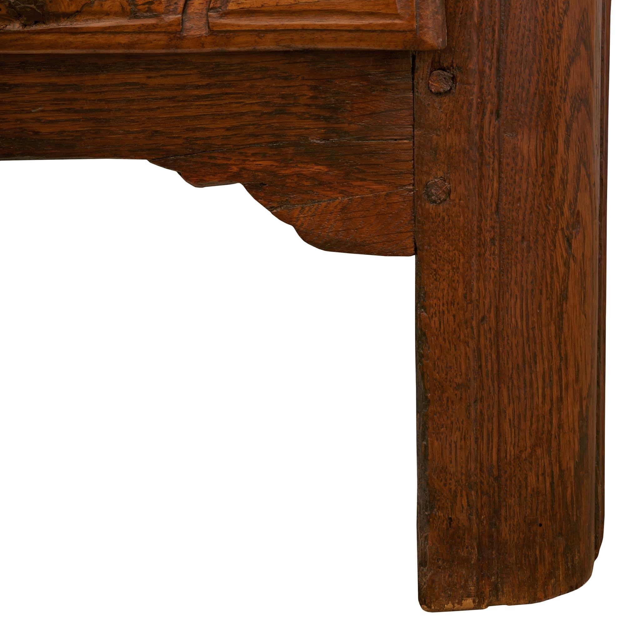Commode francese del XVIII secolo di epoca Luigi XV in legno di noce e ormeggio in vendita 3