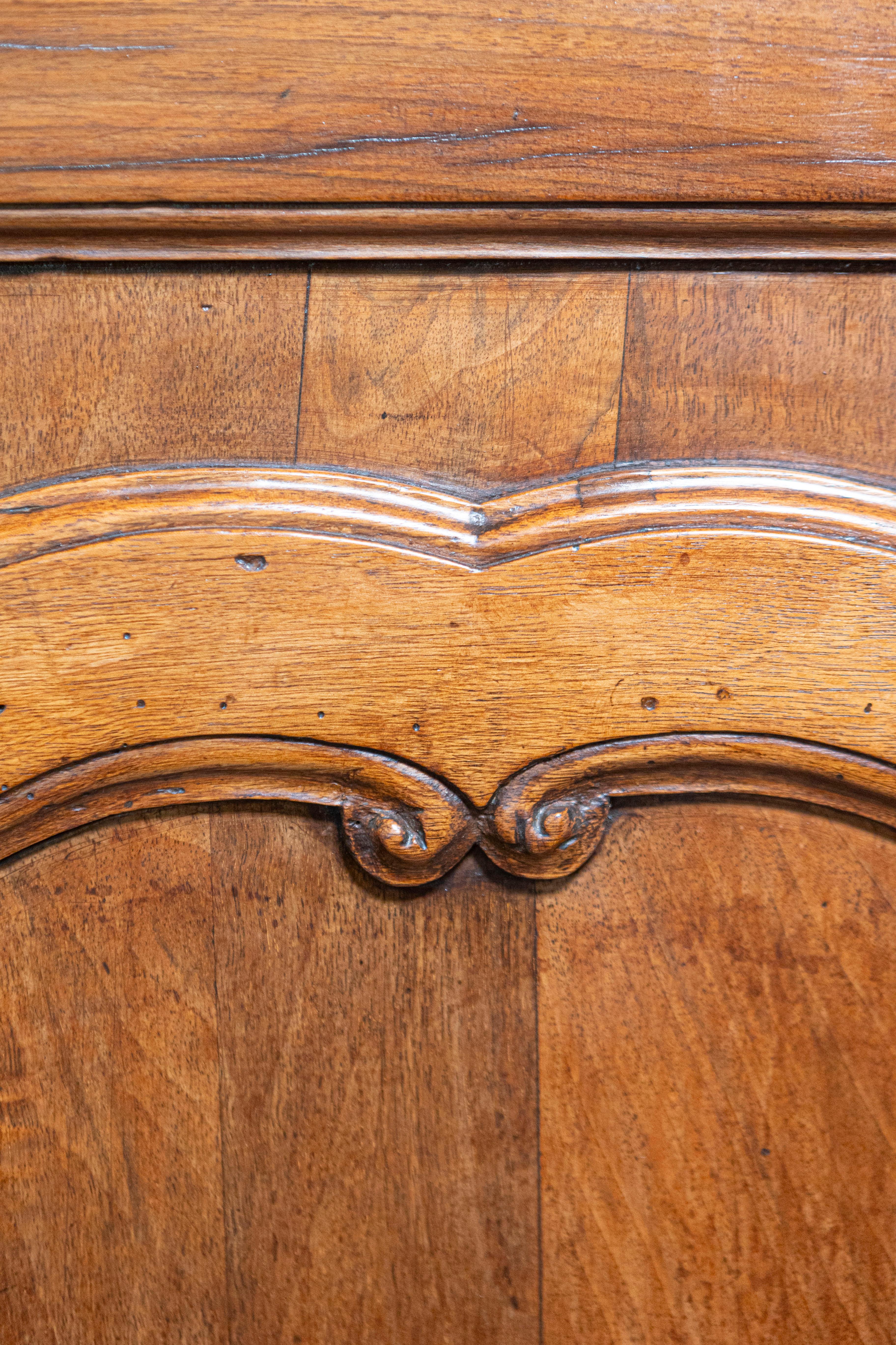 French 18th Century Louis XV Period Walnut Buffet with Carved Scrolling Motifs For Sale 5