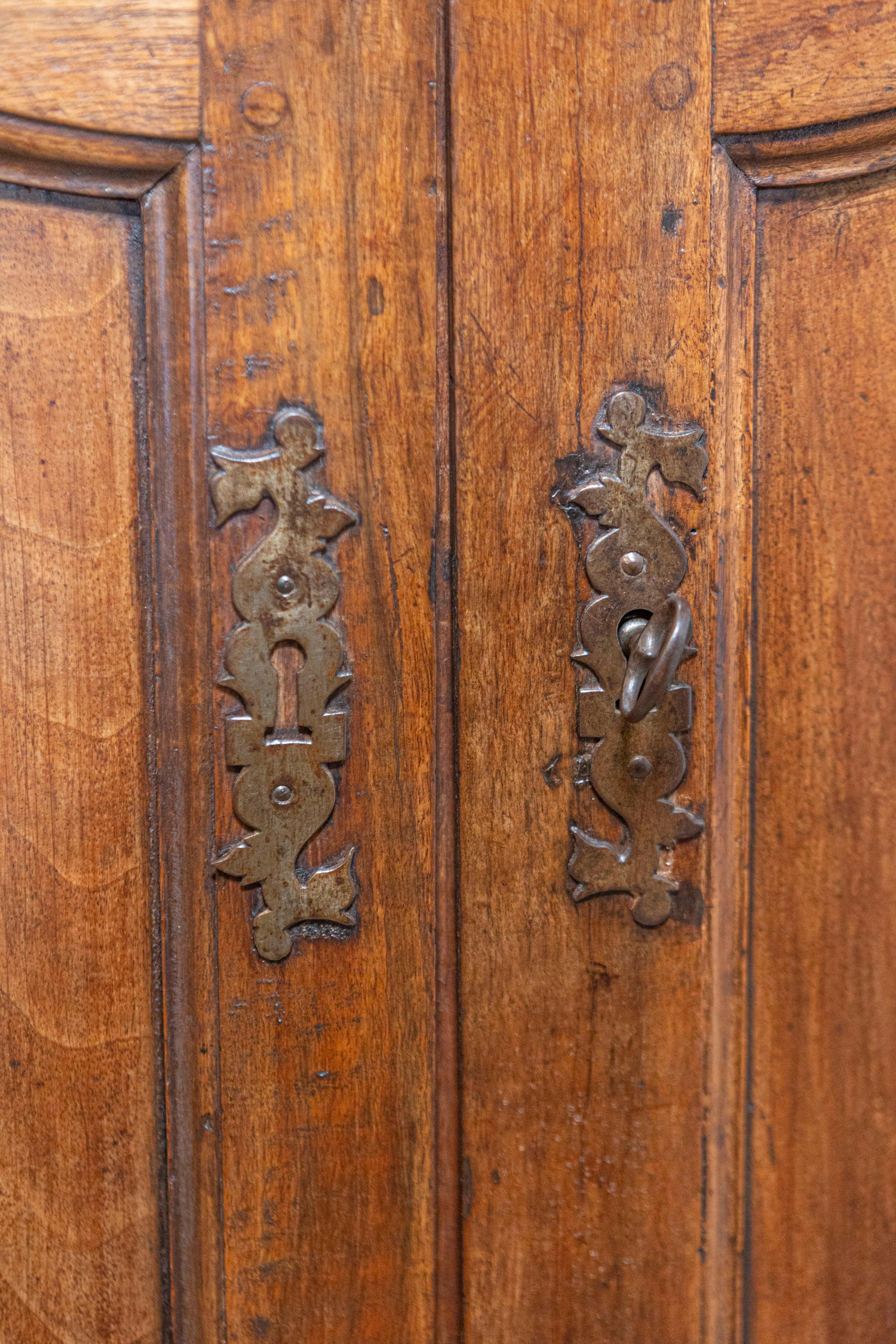 French 18th Century Louis XV Period Walnut Buffet with Carved Scrolling Motifs For Sale 6