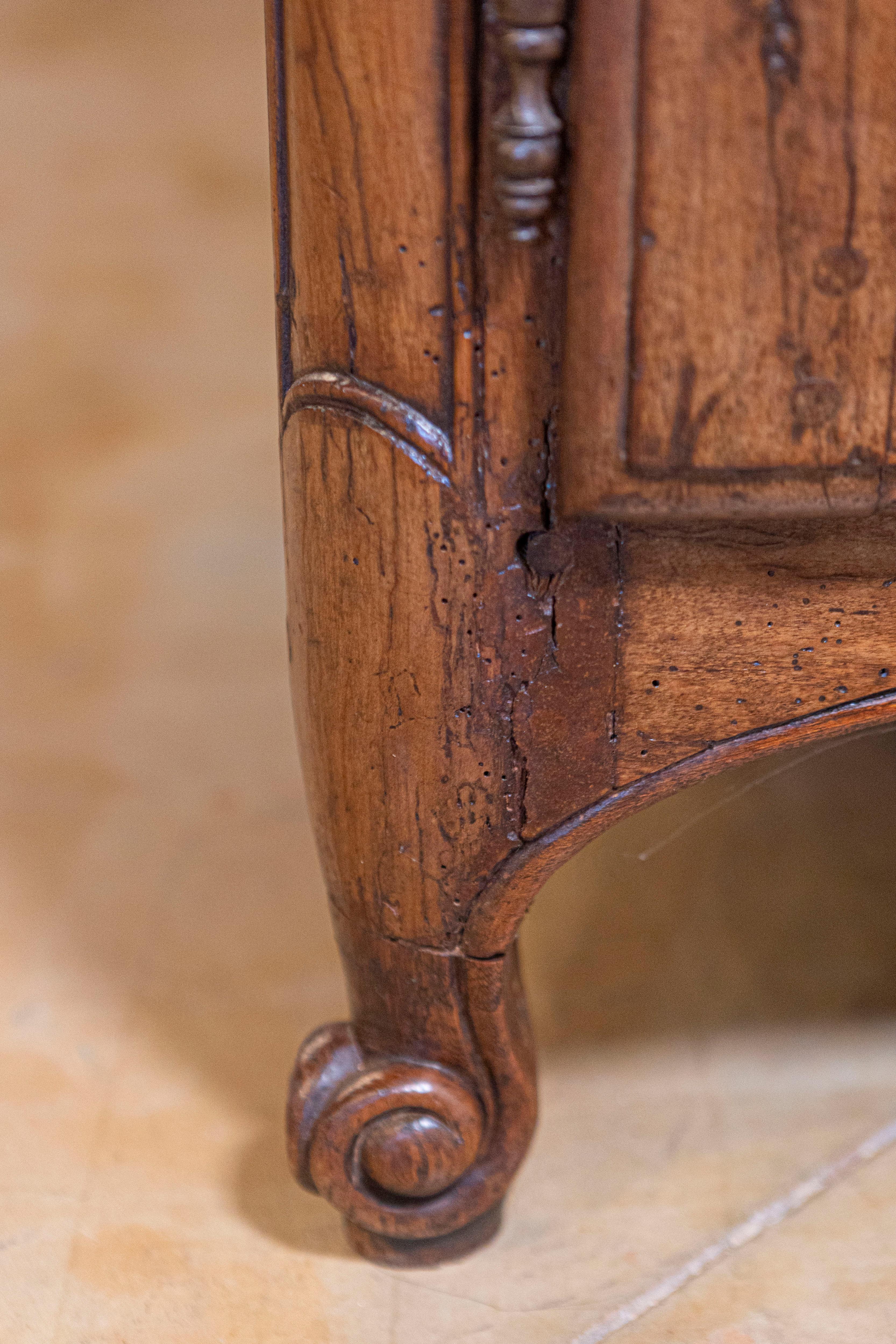 French 18th Century Louis XV Period Walnut Buffet with Carved Scrolling Motifs For Sale 7