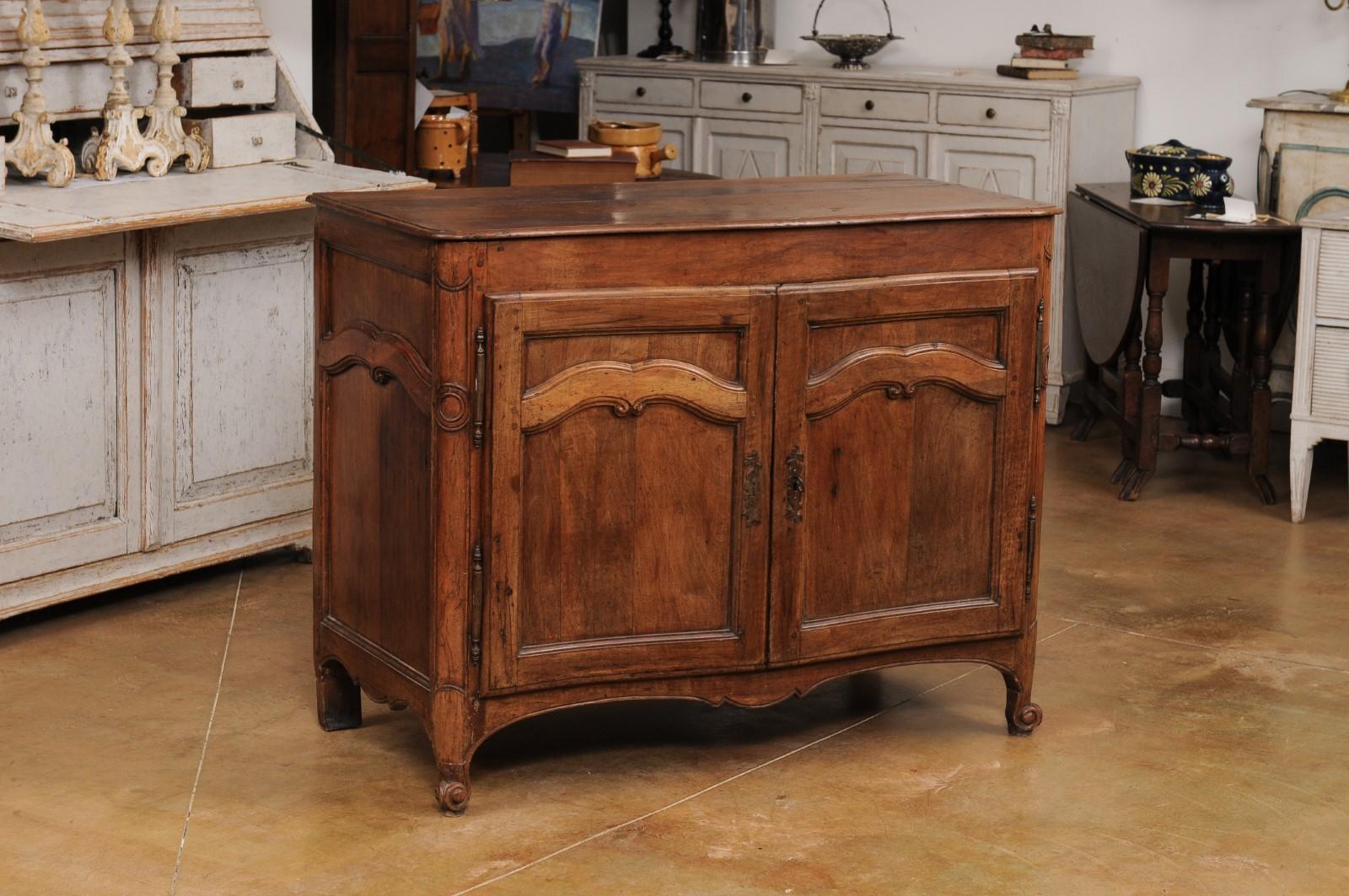 French 18th Century Louis XV Period Walnut Buffet with Carved Scrolling Motifs In Good Condition For Sale In Atlanta, GA