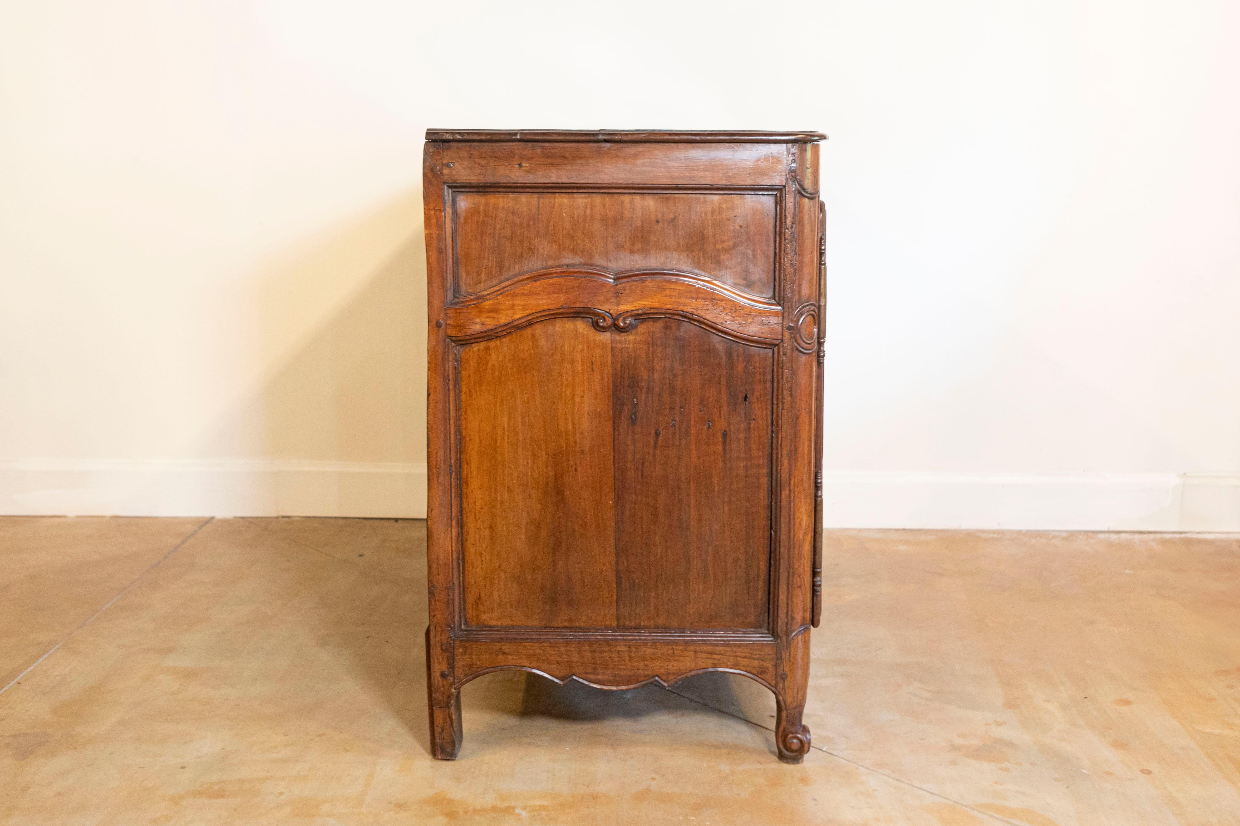 French 18th Century Louis XV Period Walnut Buffet with Carved Scrolling Motifs For Sale 2