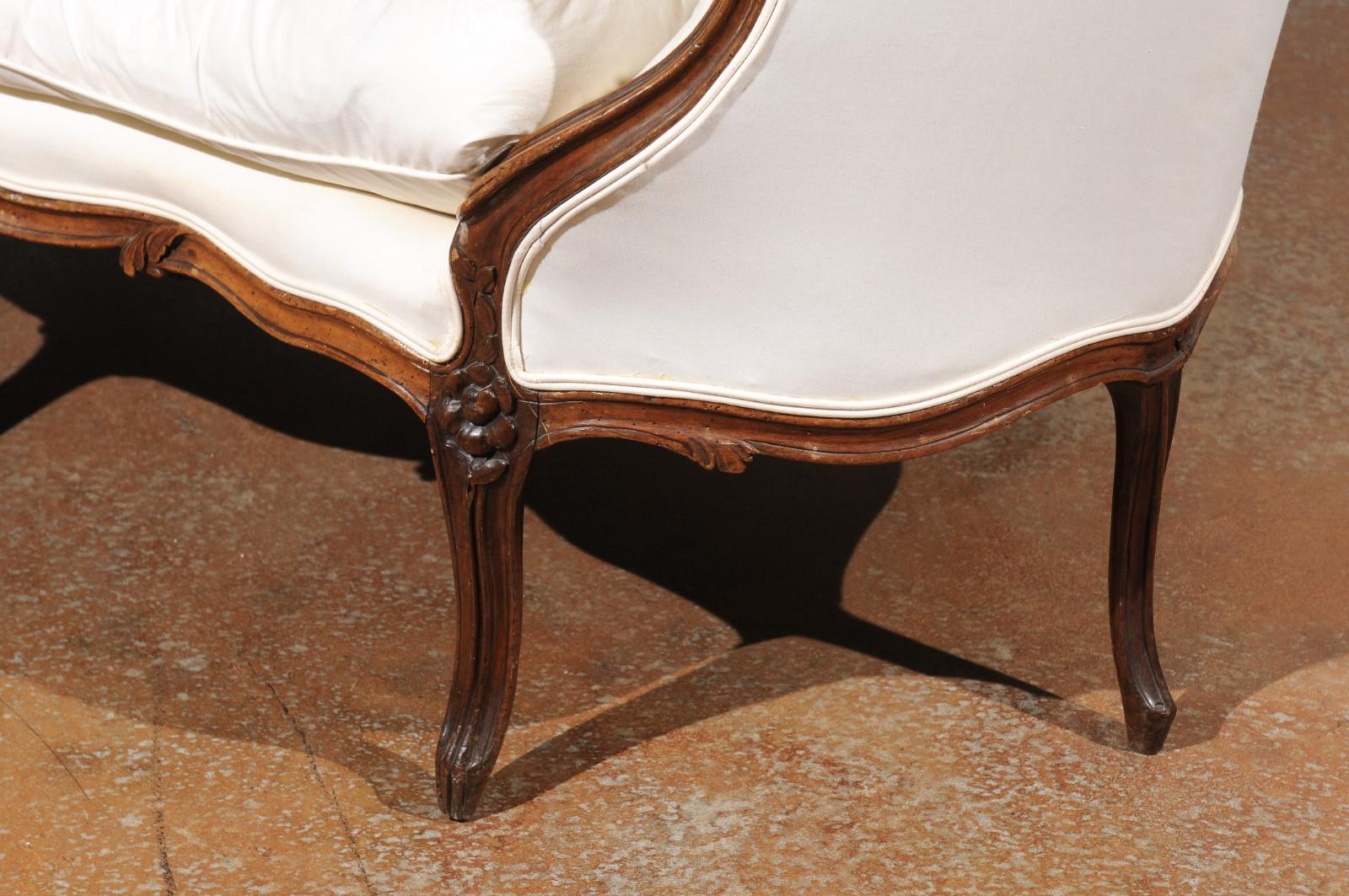French 18th Century Louis XV Period Walnut Canapé from Lyon with Wraparound Back 3