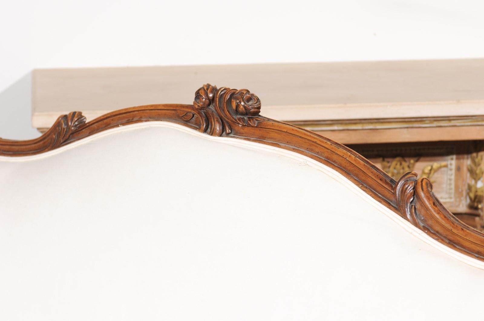 French 18th Century Louis XV Period Walnut Canapé from Lyon with Wraparound Back 4