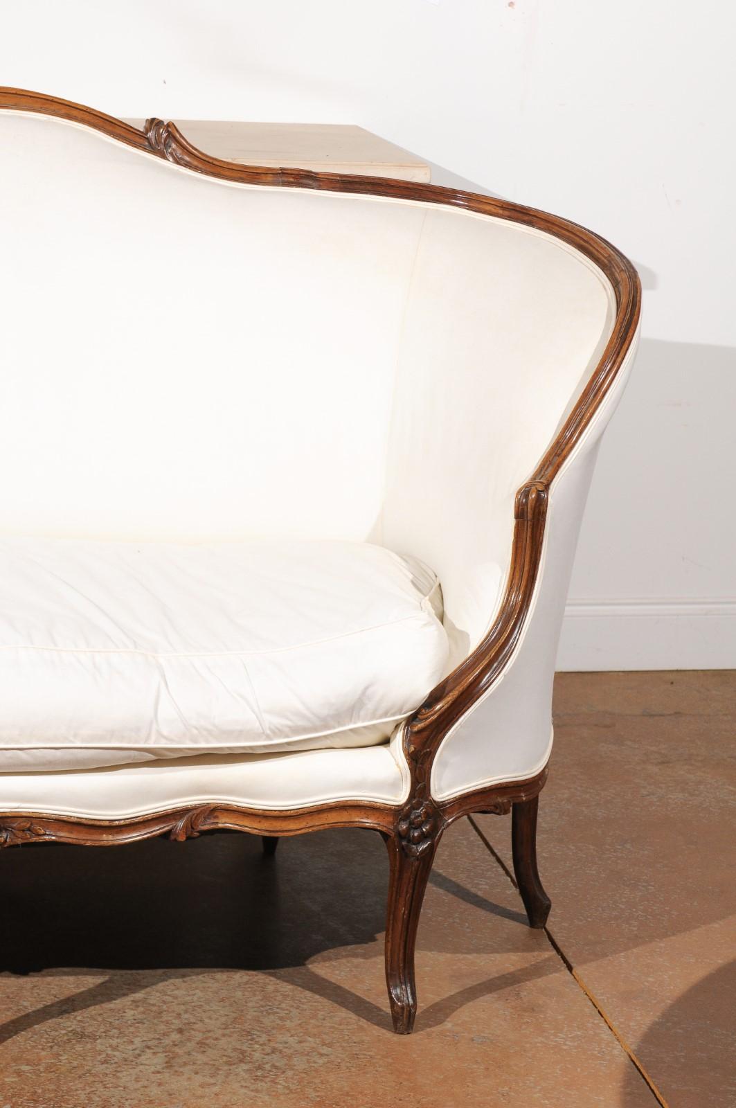 French 18th Century Louis XV Period Walnut Canapé from Lyon with Wraparound Back In Good Condition In Atlanta, GA