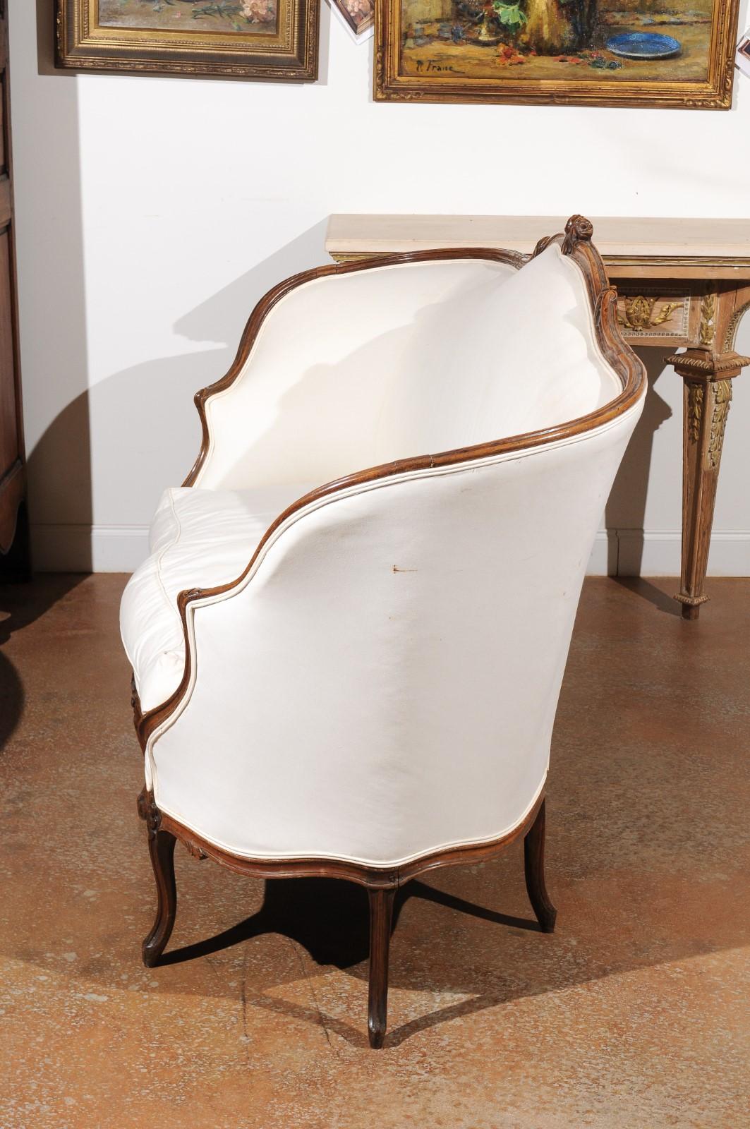 French 18th Century Louis XV Period Walnut Canapé from Lyon with Wraparound Back 2