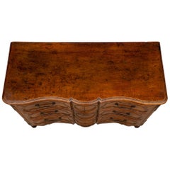 Walnussholz-Truhe aus der Louis-XV-Periode des 18. Jahrhunderts