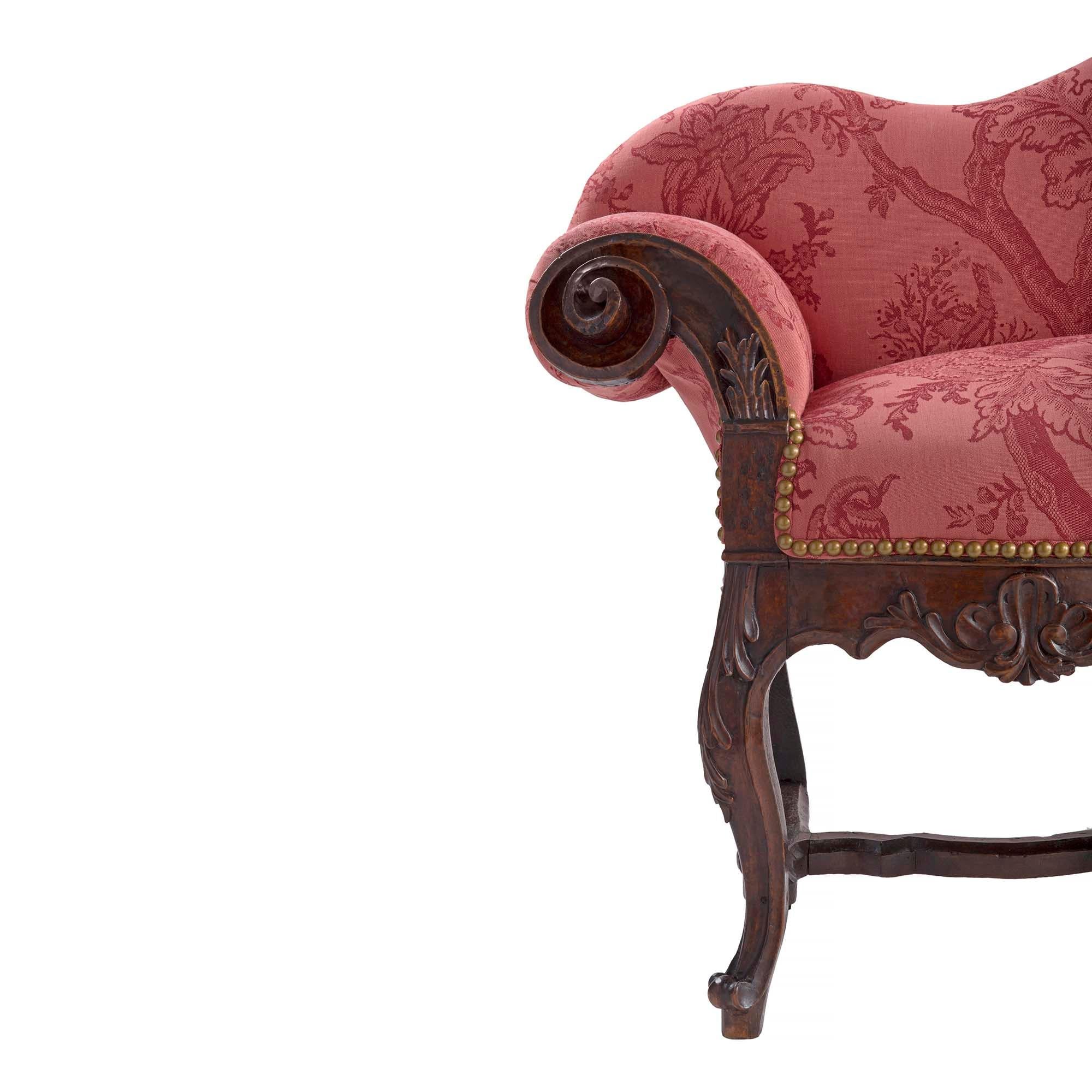 French 18th Century Louis XV Period Walnut Child’s Settee In Good Condition For Sale In West Palm Beach, FL