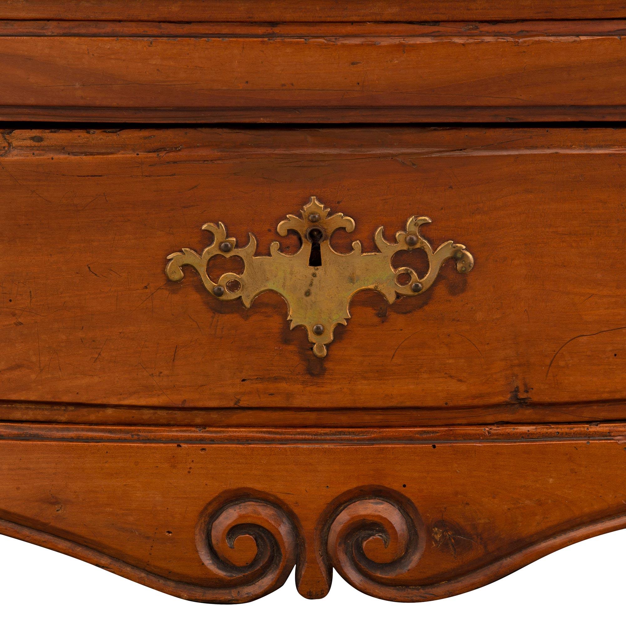 French 18th Century Louis XV Period Walnut Commode Bordelaise For Sale 6