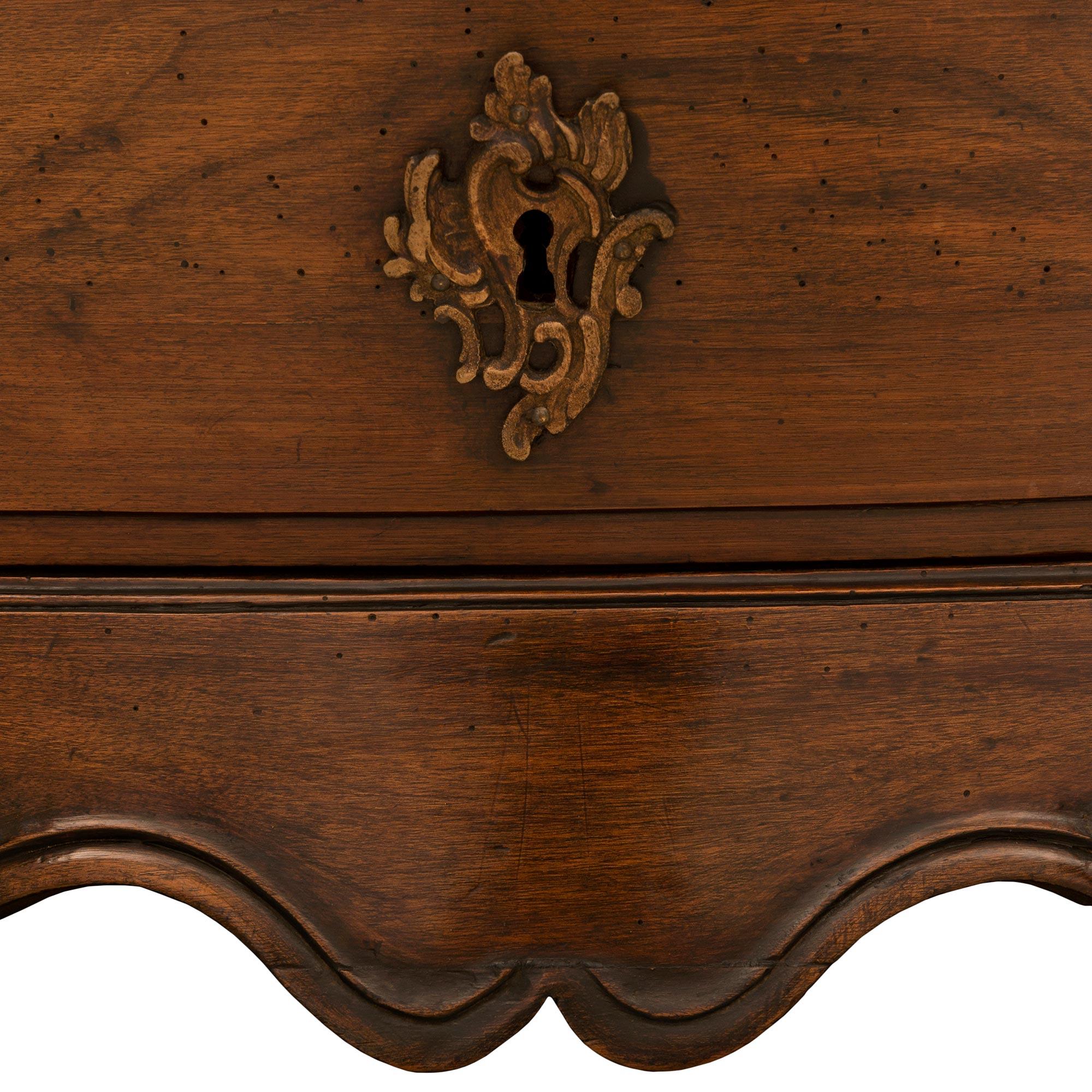 French 18th Century Louis XV Period Walnut Commode Bordelaise For Sale 4