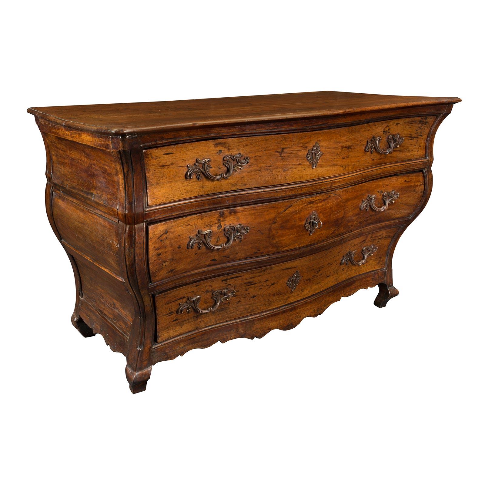 French 18th Century Louis XV Period Walnut Commode Bordelaise In Good Condition For Sale In West Palm Beach, FL