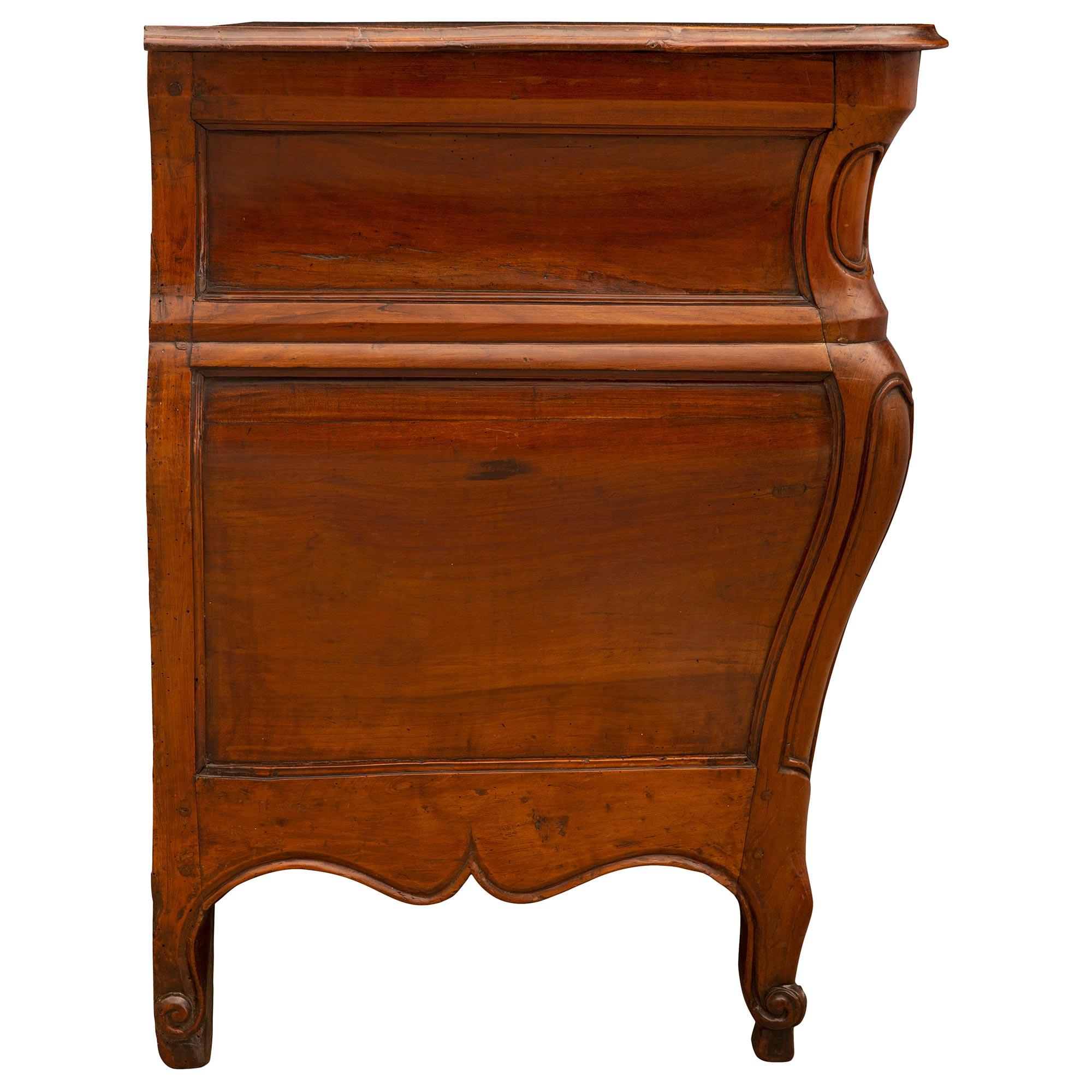 French 18th Century Louis XV Period Walnut Commode Bordelaise For Sale 1