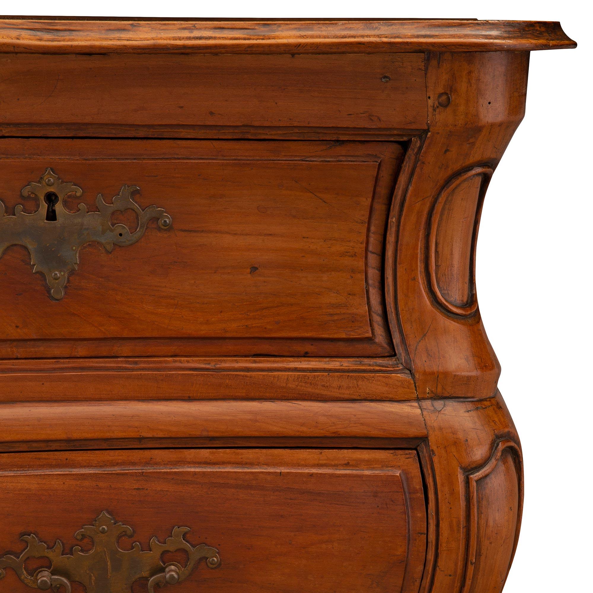 French 18th Century Louis XV Period Walnut Commode Bordelaise For Sale 3