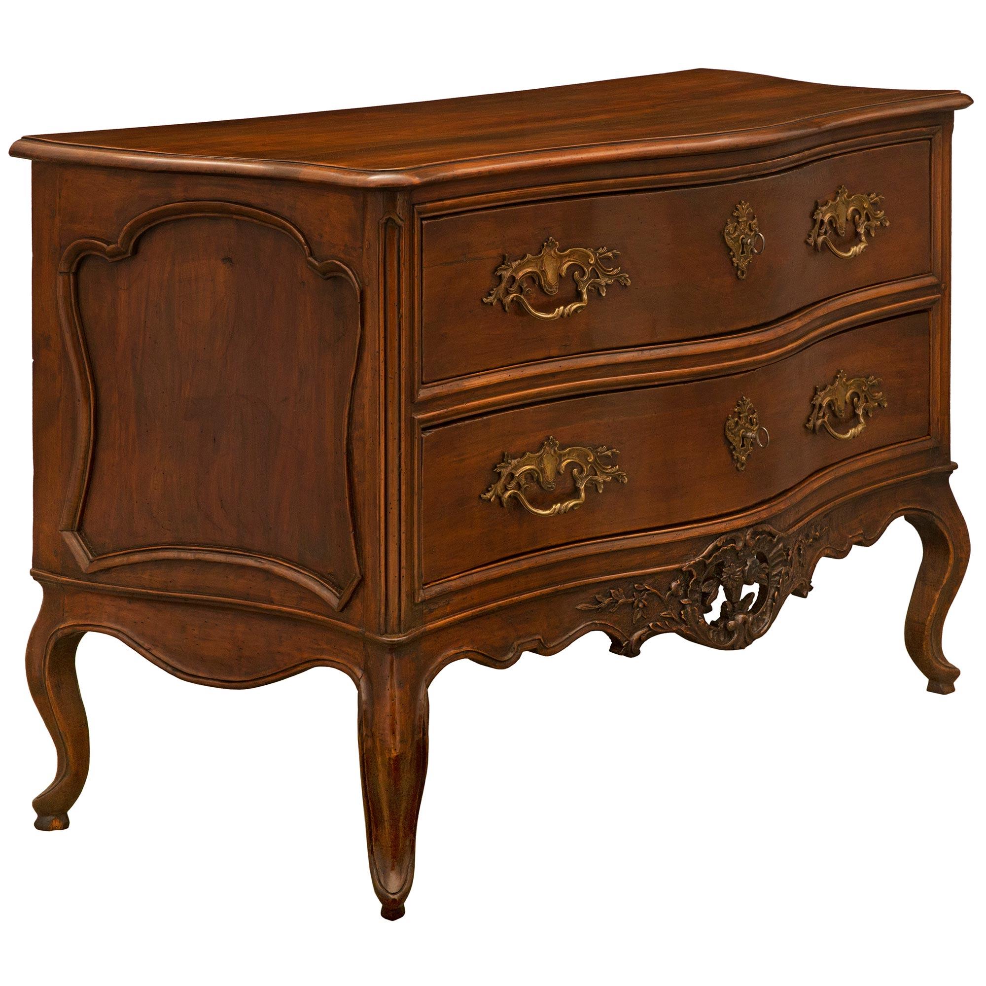 A very attractive and high-quality 18th century French Louis XV period two drawer walnut commode. The commode is raised by cabriole legs and has an elegant scalloped frieze. At the center of the frieze is a central reserve of a pierced crest with