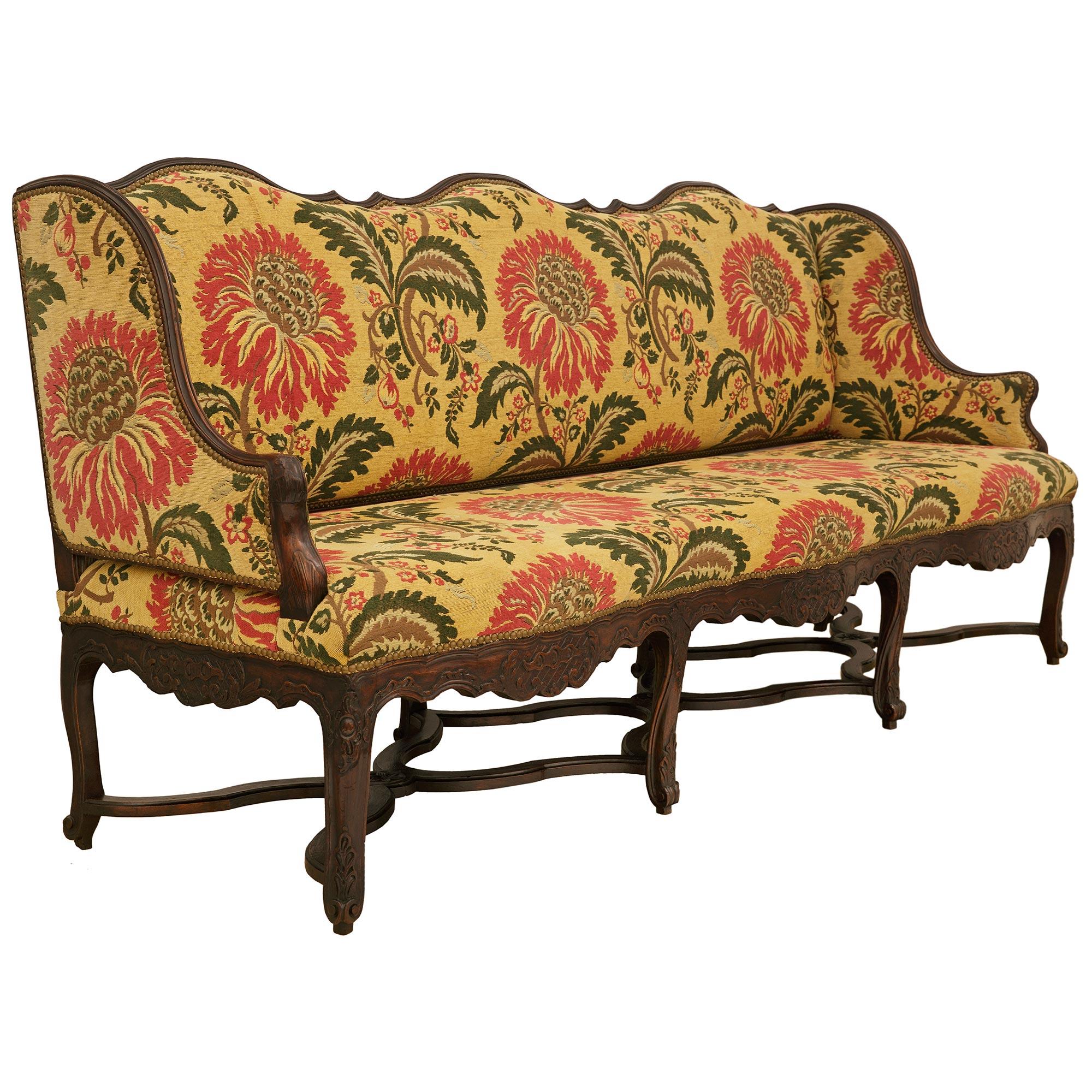 Luigi XV French 18th century Louis XV Period Walnut settee in vendita