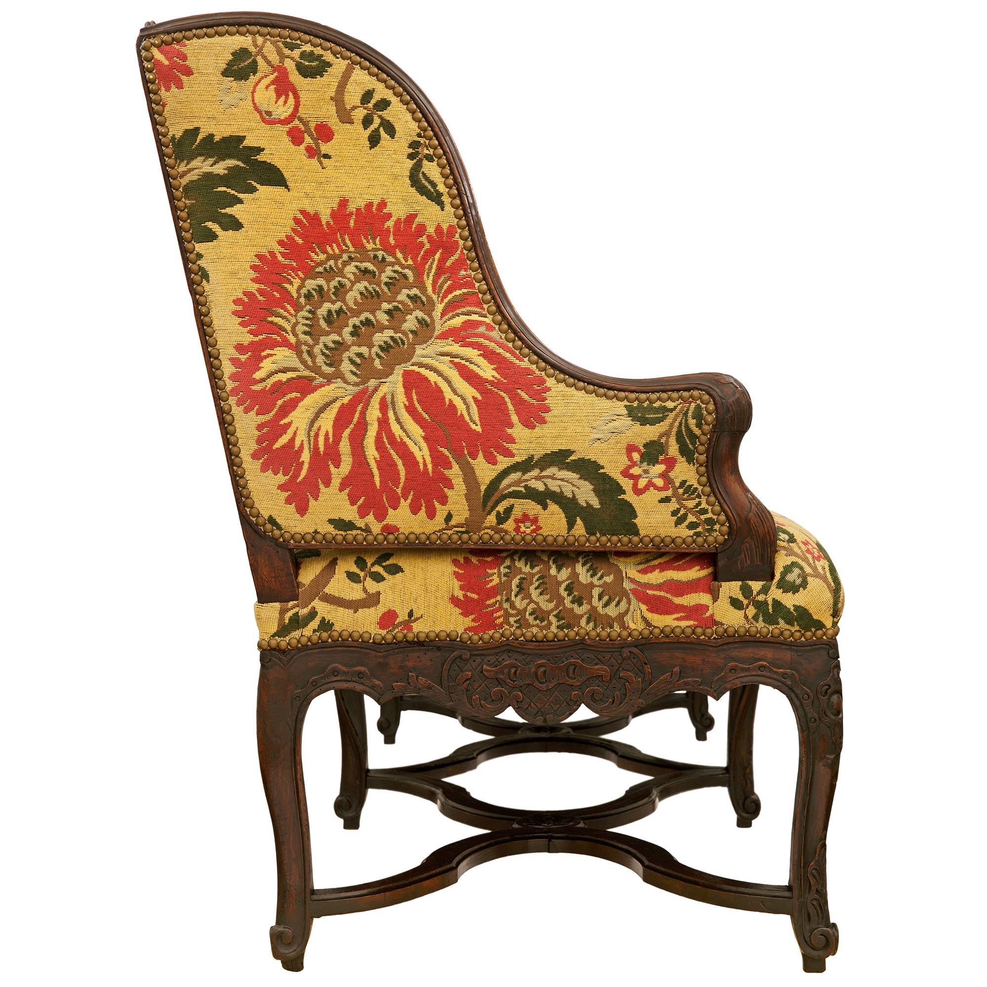 Francese French 18th century Louis XV Period Walnut settee in vendita