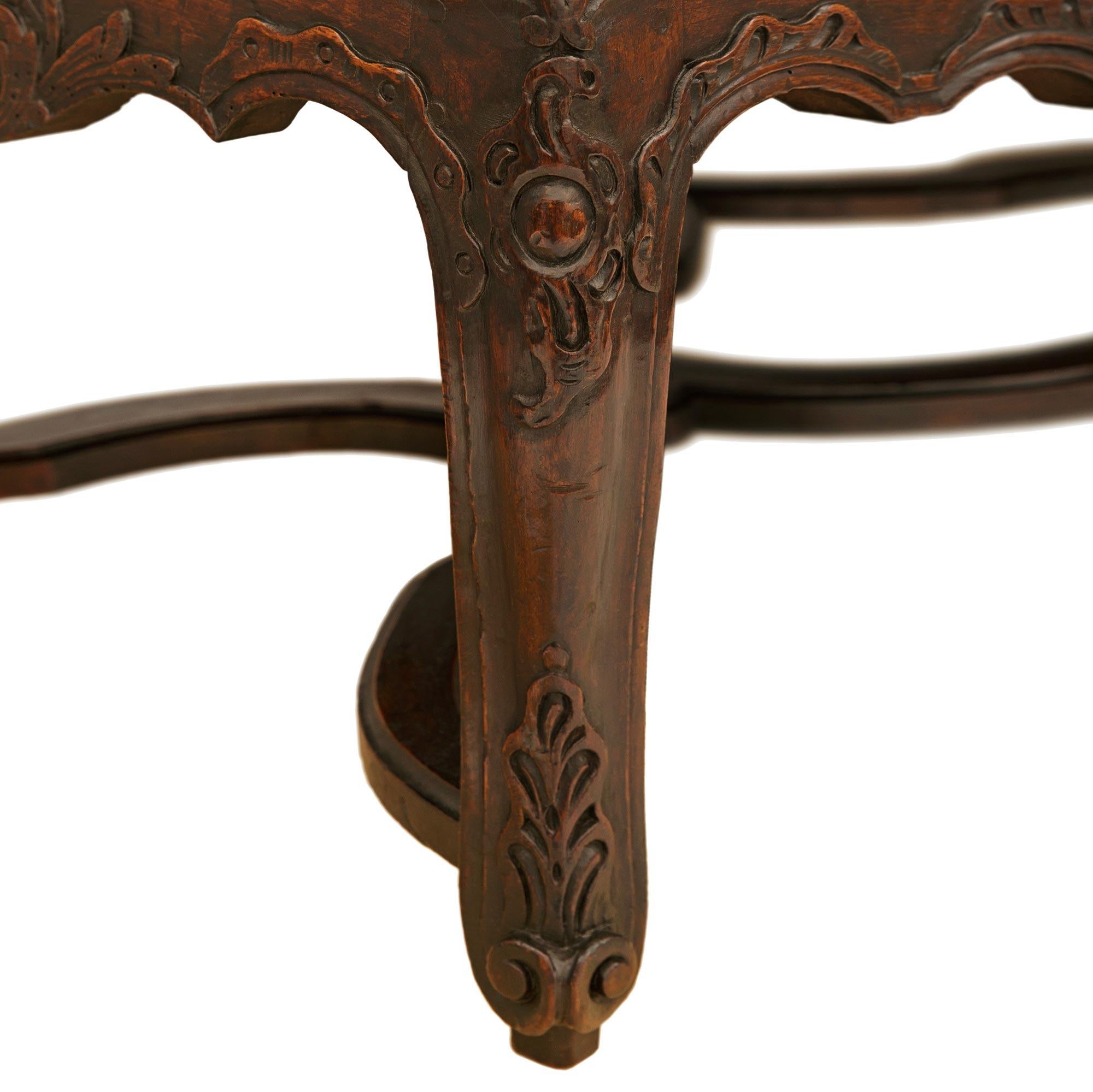 French 18th century Louis XV Period Walnut settee in vendita 1